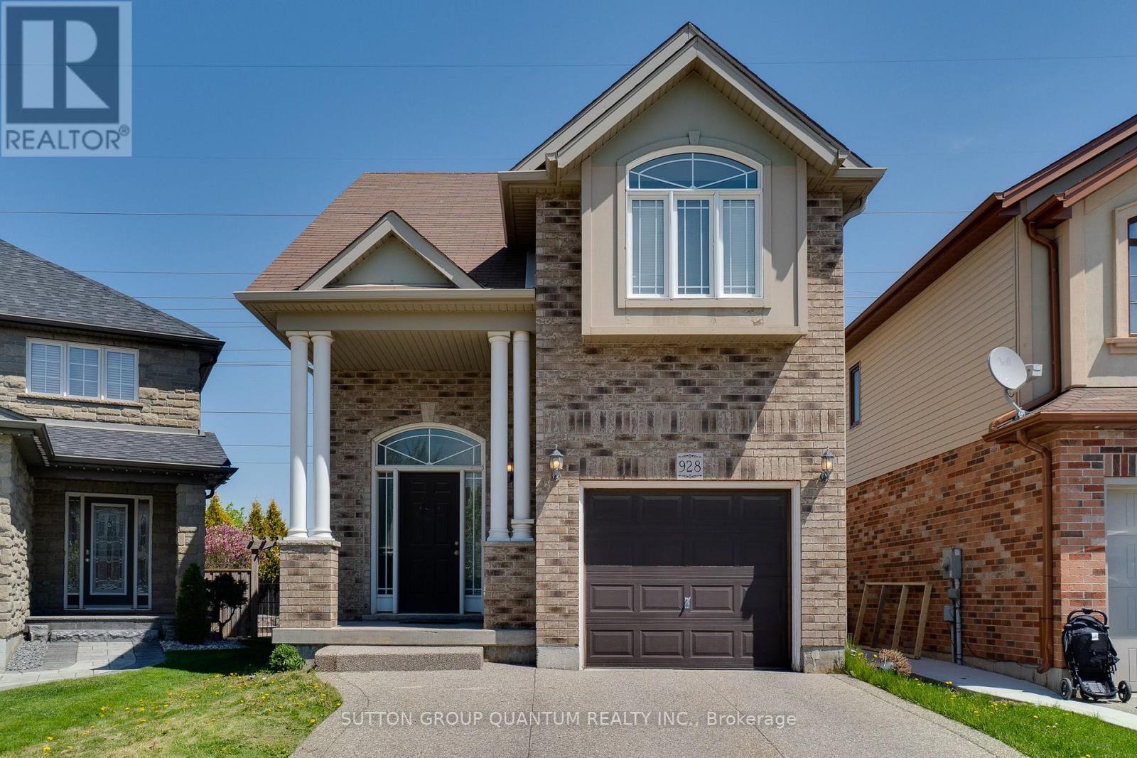 MLS® listing #29997713 for sale located at 928 DUNBLANE COURT