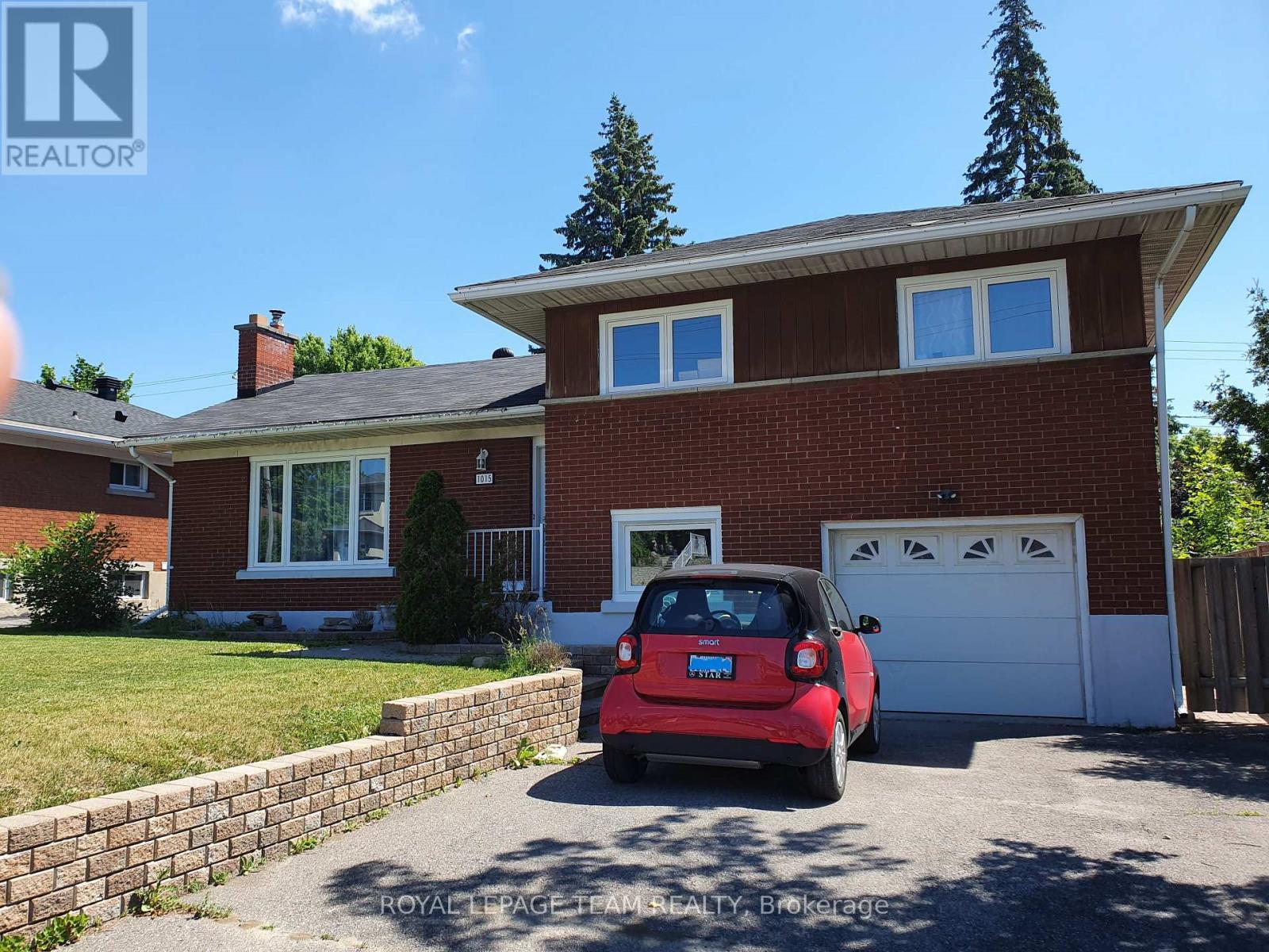 MLS® listing #29997856 for sale located at 1015 PINECREST ROAD