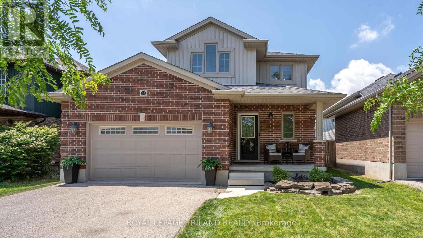 MLS® listing #29997952 for sale located at 34 PINE VALLEY DRIVE