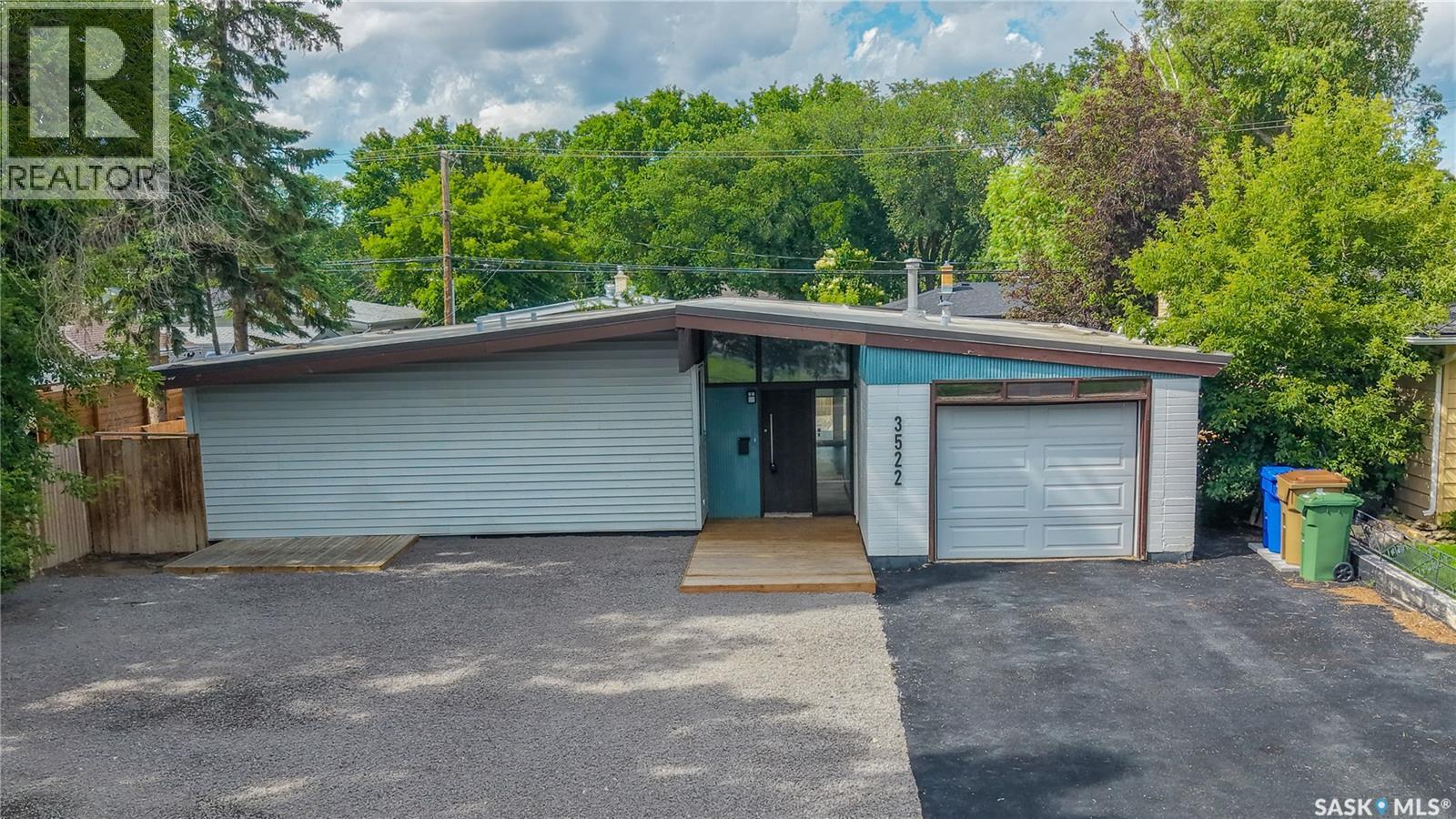MLS® listing #29998342 for sale located at 3522 25th AVENUE