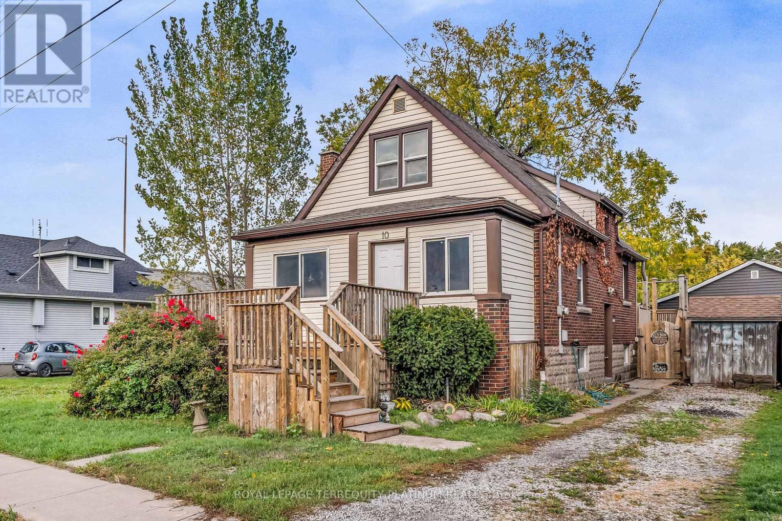 MLS® listing #29998690 for sale located at 10 LOCARNO AVENUE