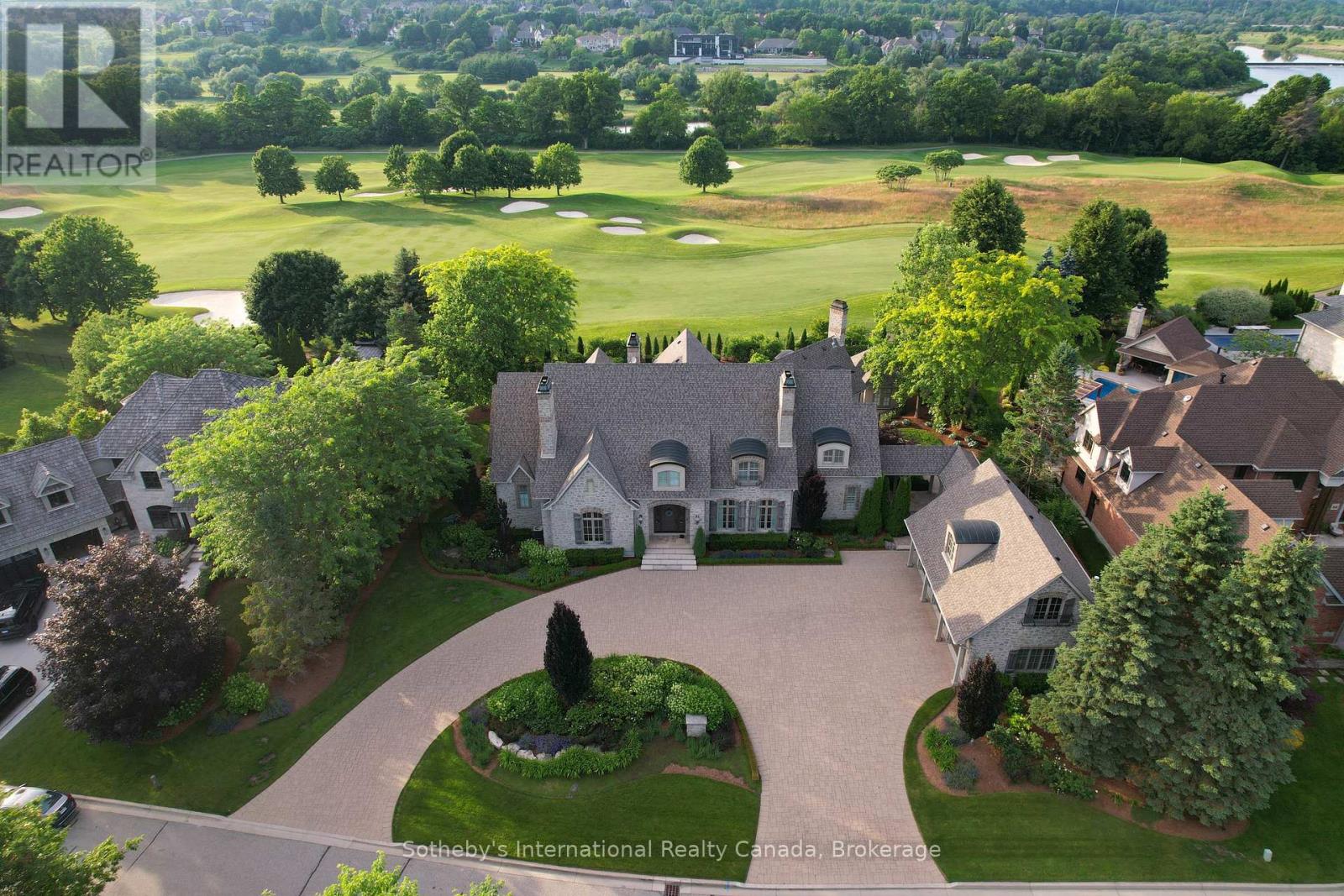 MLS® listing #29998742 for sale located at 28 DEER RIDGE CRESCENT