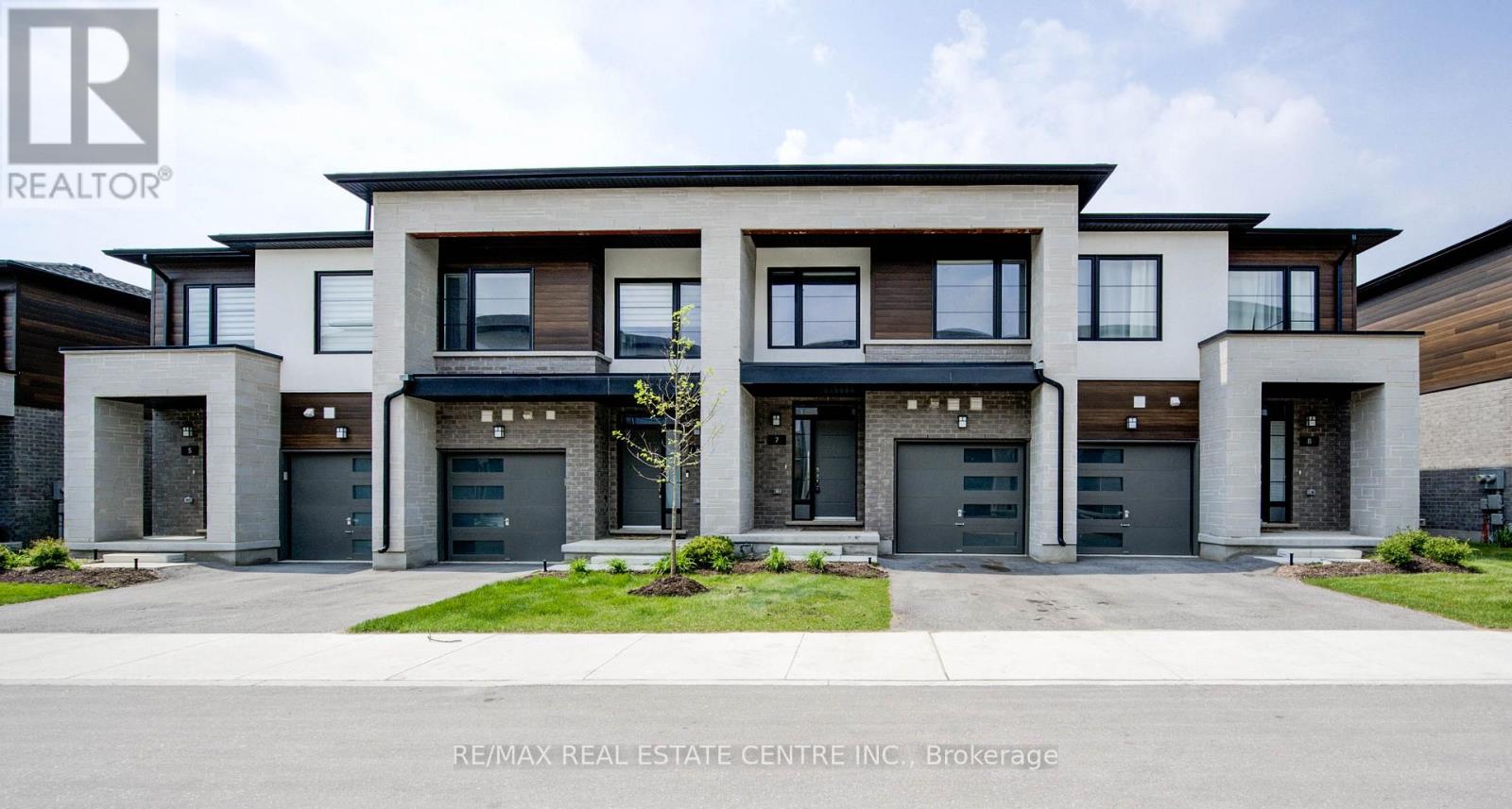 MLS® listing #29999181 for sale located at 7 - 350 RIVER ROAD