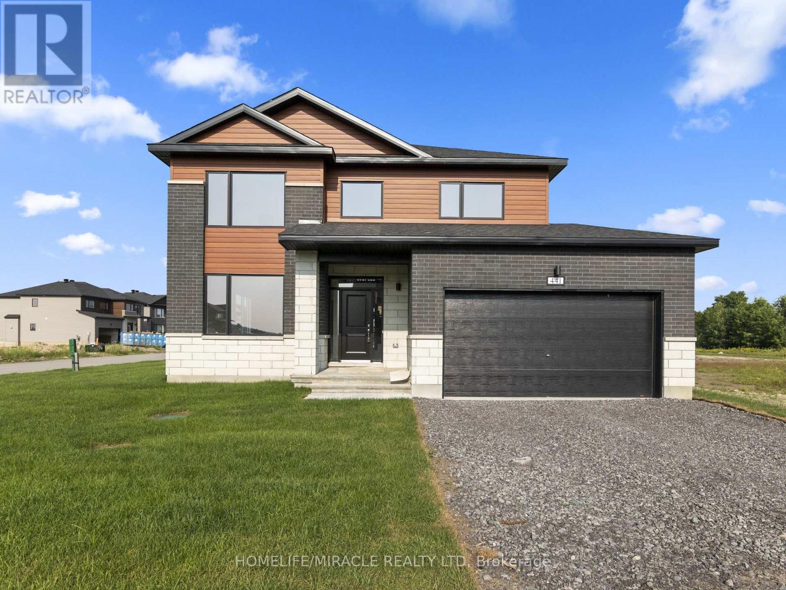 MLS® listing #29999186 for sale located at 441 FLEET CANUCK PRIVATE
