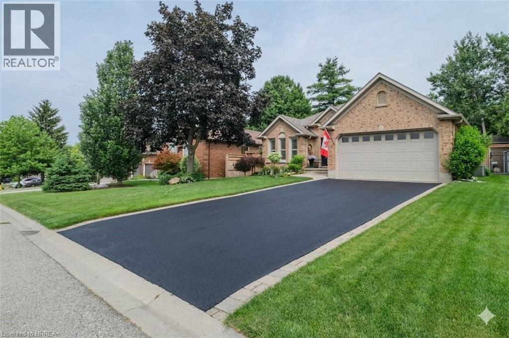 MLS® listing #29999256 for sale located at 39 RUSSELL Crescent