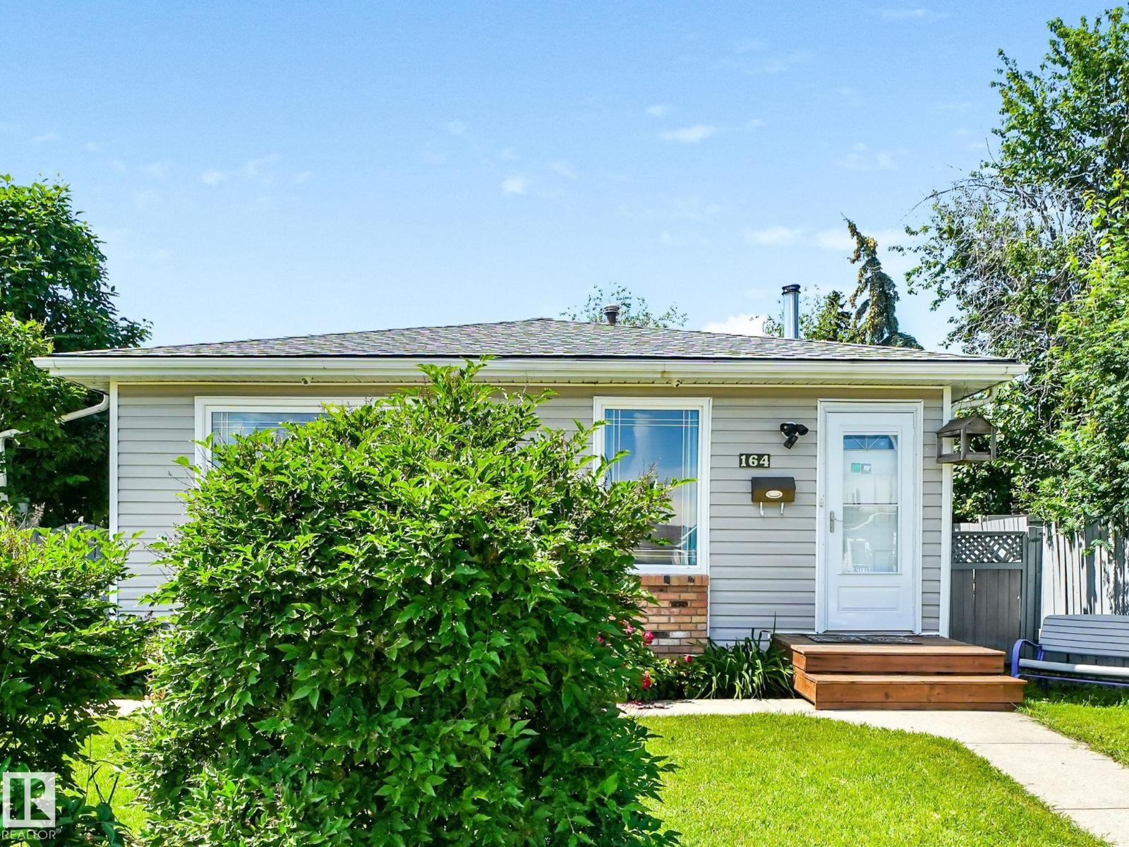 MLS® listing #29999423 for sale located at 164 WARWICK RD NW