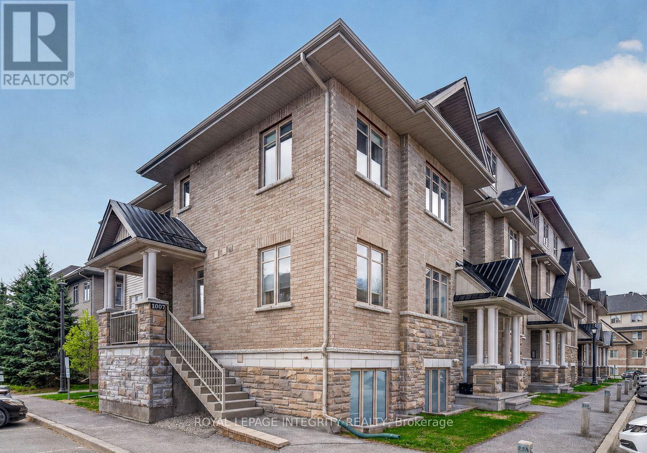 MLS® listing #29999643 for sale located at 1007 BERYL PRIVATE