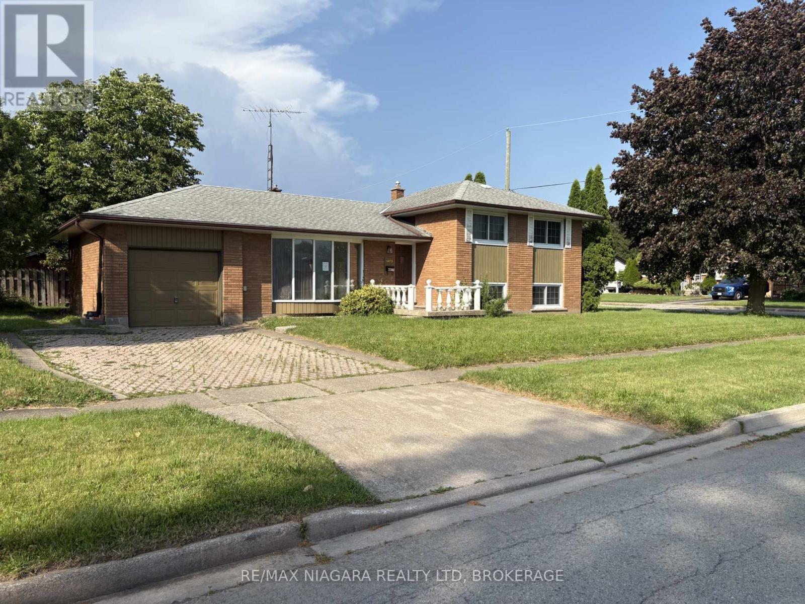MLS® listing #29999872 for sale located at 6611 MARGARET STREET