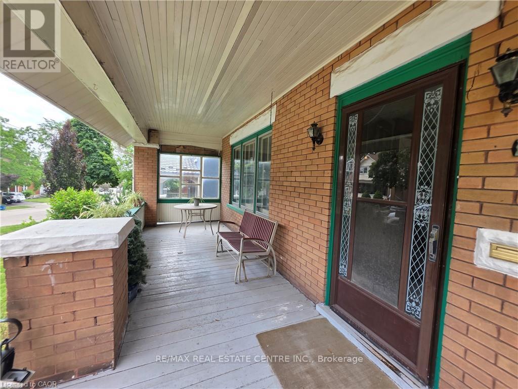 MLS® listing #30001587 for sale located at 20 FAIRVIEW AVENUE
