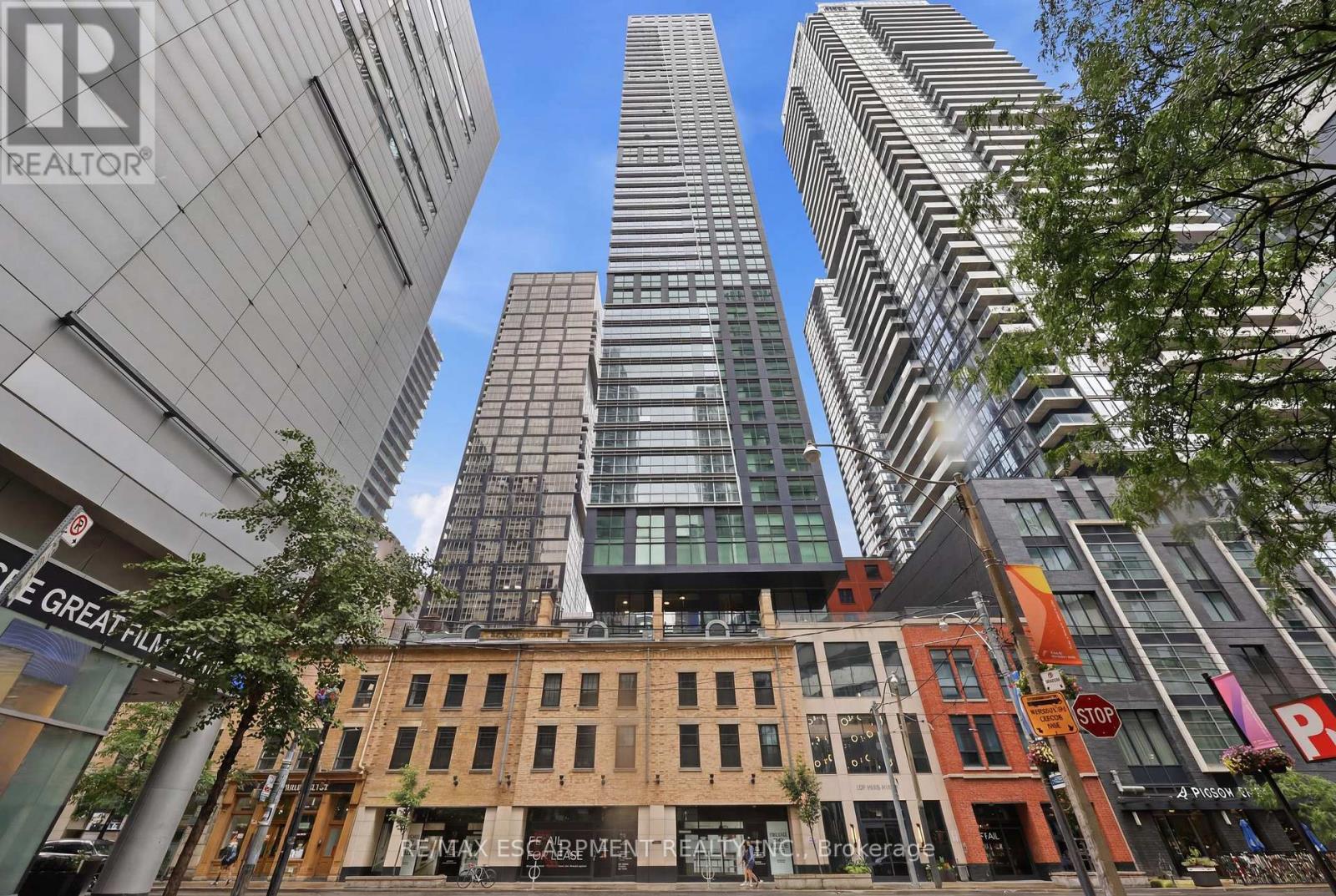 MLS® listing #30001689 for sale located at 802 - 327 KING STREET W