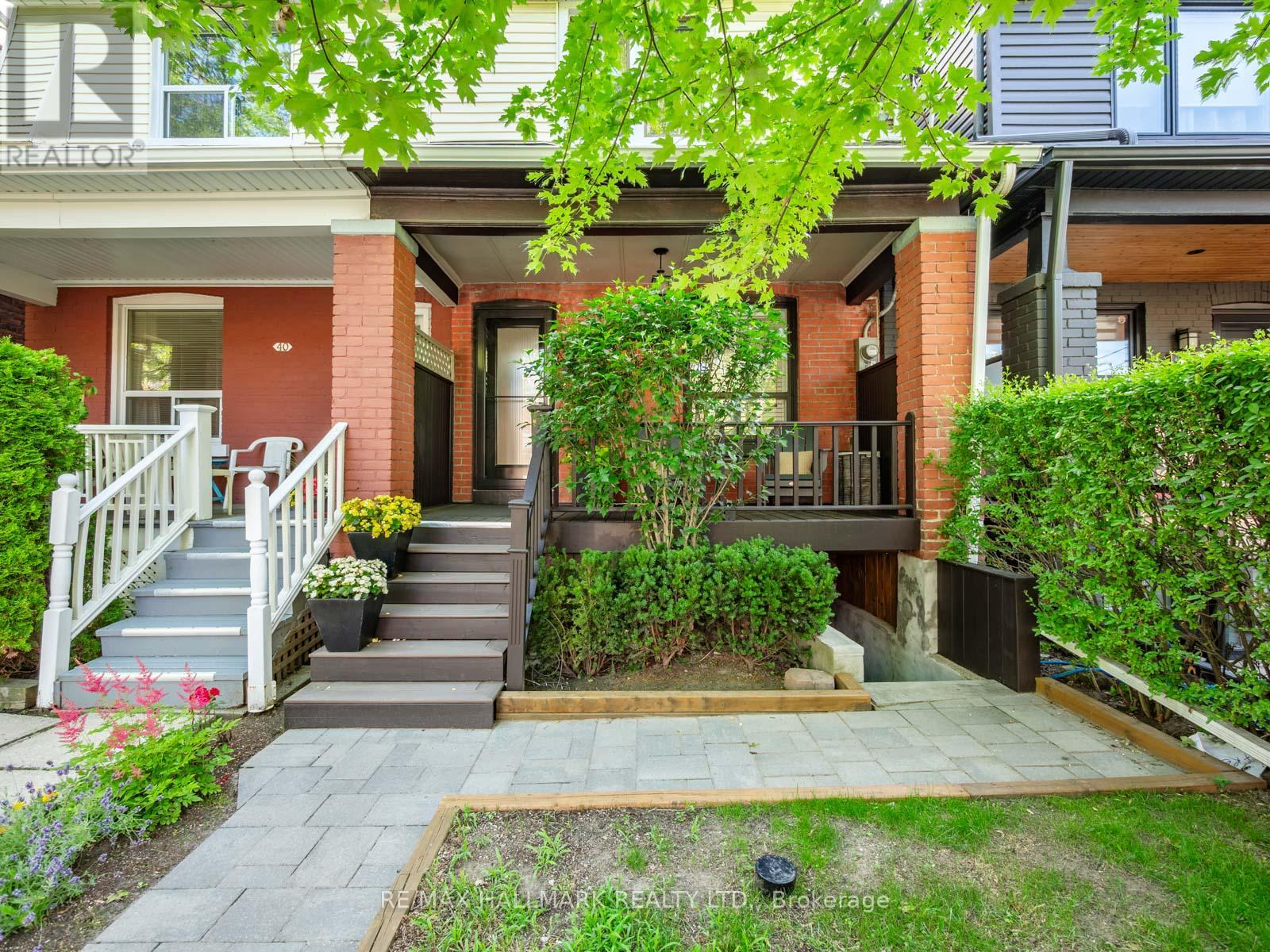 MLS® listing #30001728 for sale located at 42 ARUNDEL AVENUE