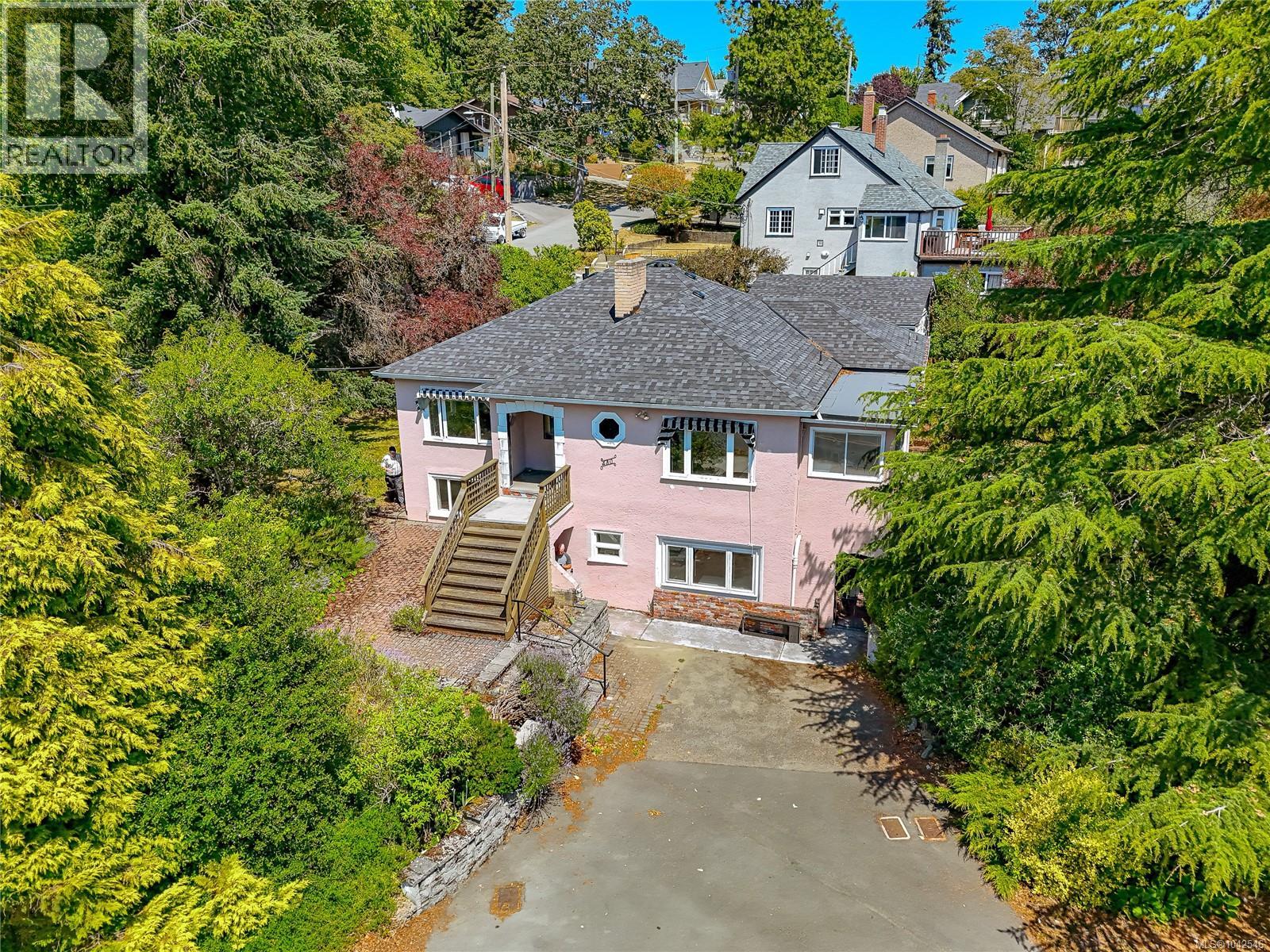 MLS® listing #30001812 for sale located at 430 Gorge Rd W