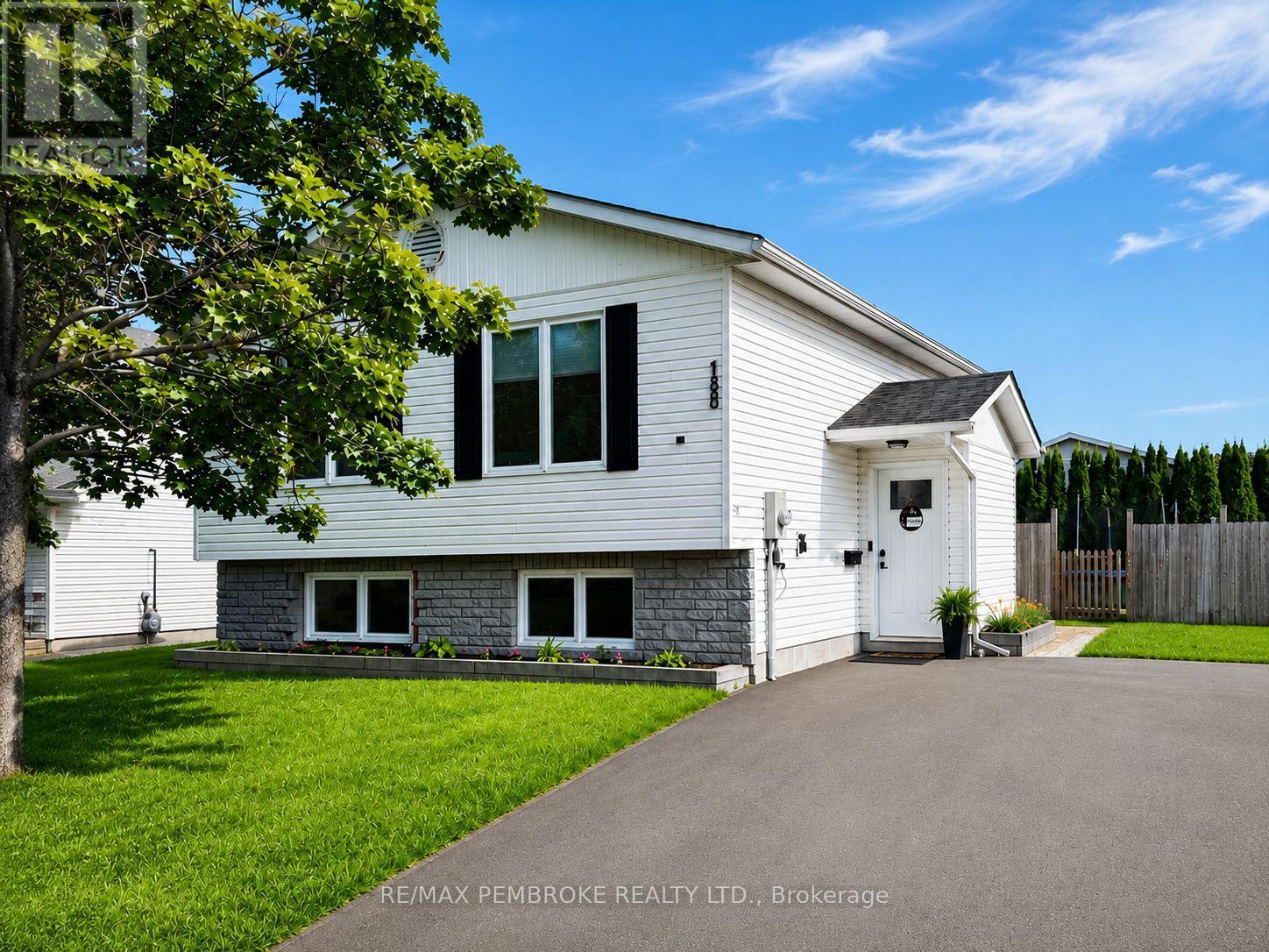 MLS® listing #30001994 for sale located at 180 GARDEN STREET