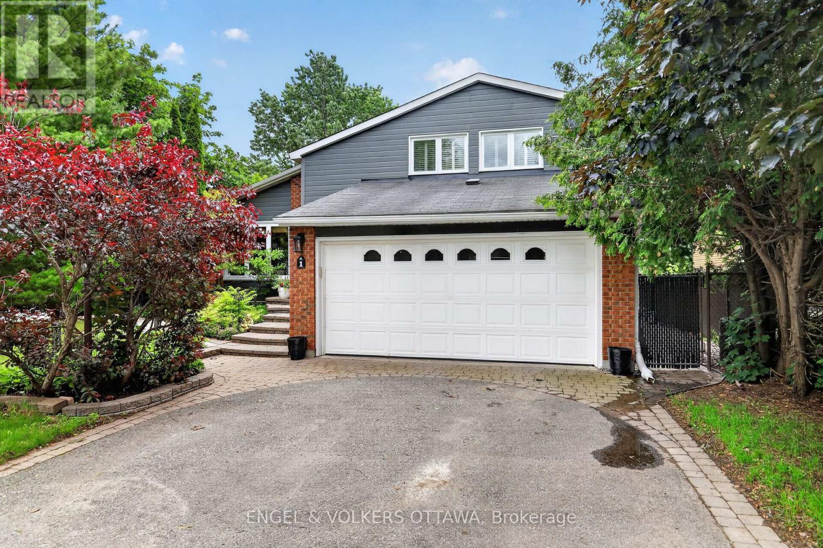 MLS® listing #30001999 for sale located at 1 BLUERIDGE COURT