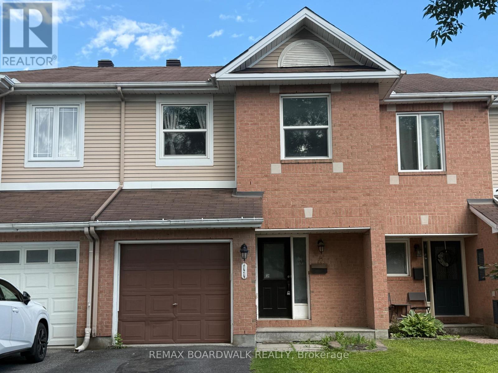MLS® listing #30003870 for sale located at 11 MEADOWBREEZE DRIVE