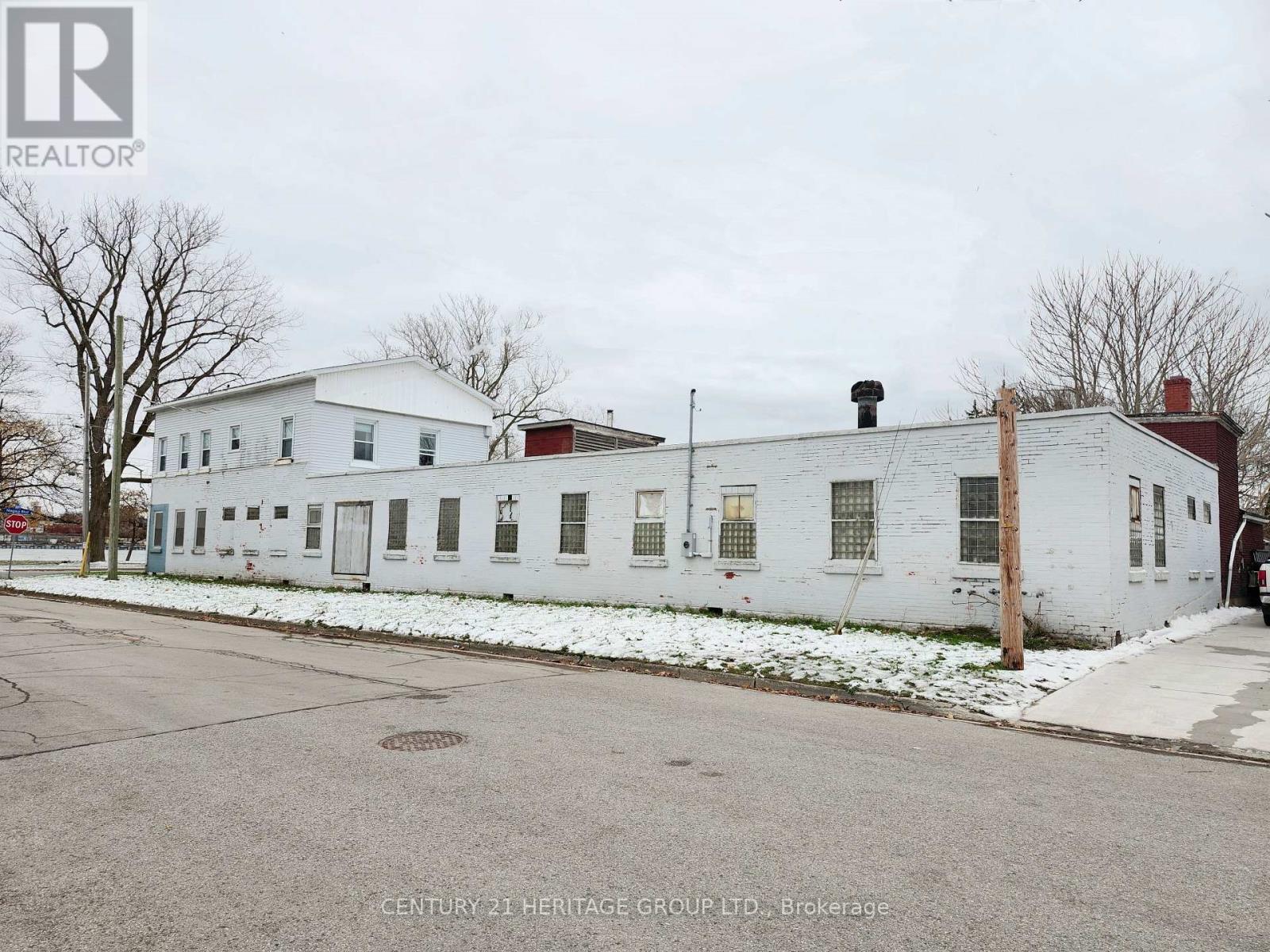 MLS® listing #30004260 for sale located at 203 NIAGARA BOULEVARD