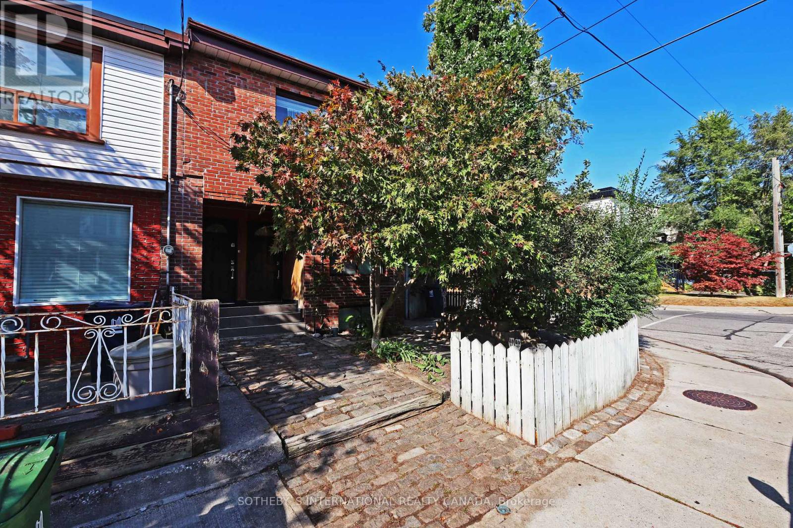 MLS® listing #30004760 for sale located at LOWER - 212 GLEBEMOUNT AVENUE