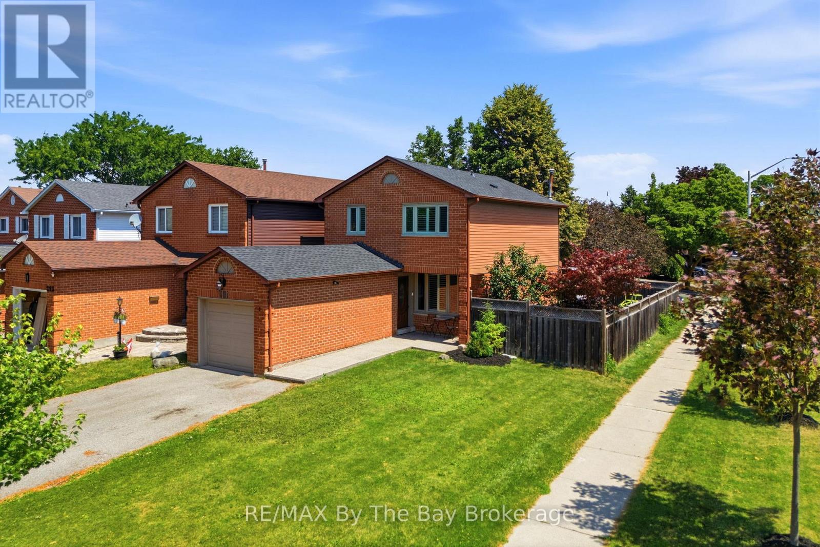 MLS® listing #30004900 for sale located at 291 WOODLAWN CRESCENT