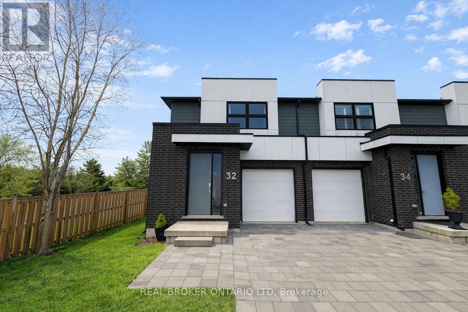 MLS® listing #30004943 for sale located at 32 - 499 SOPHIA CRESCENT