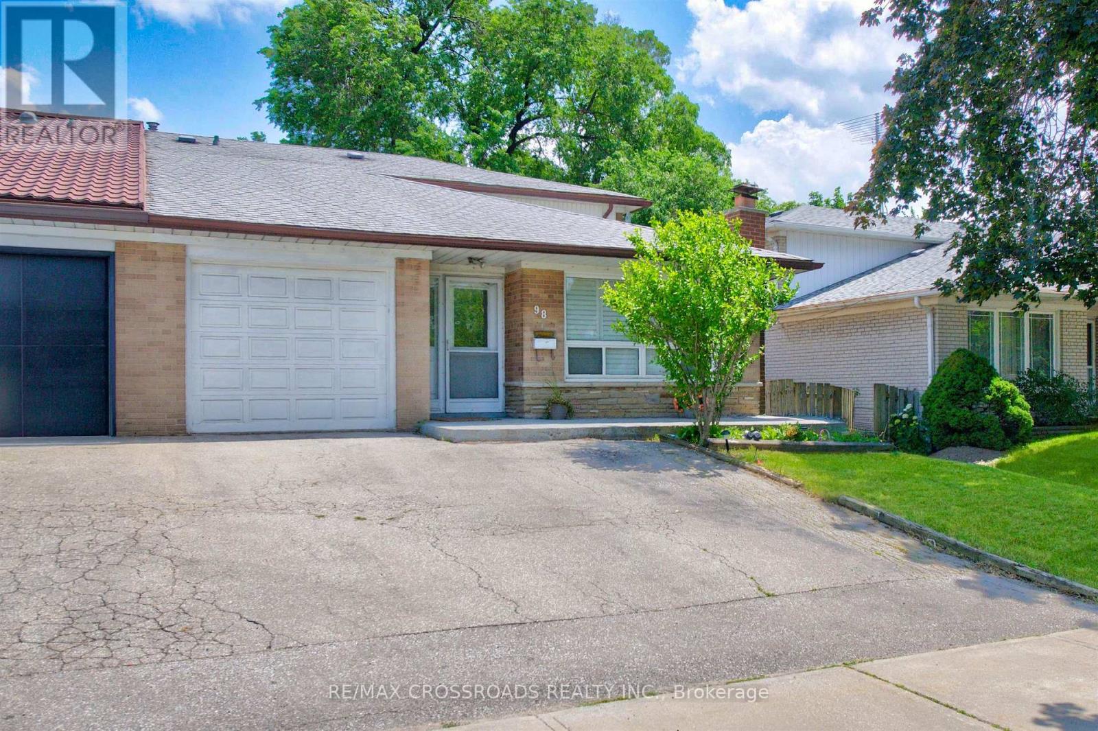 MLS® listing #30005092 for sale located at 98 WILLOWRIDGE ROAD