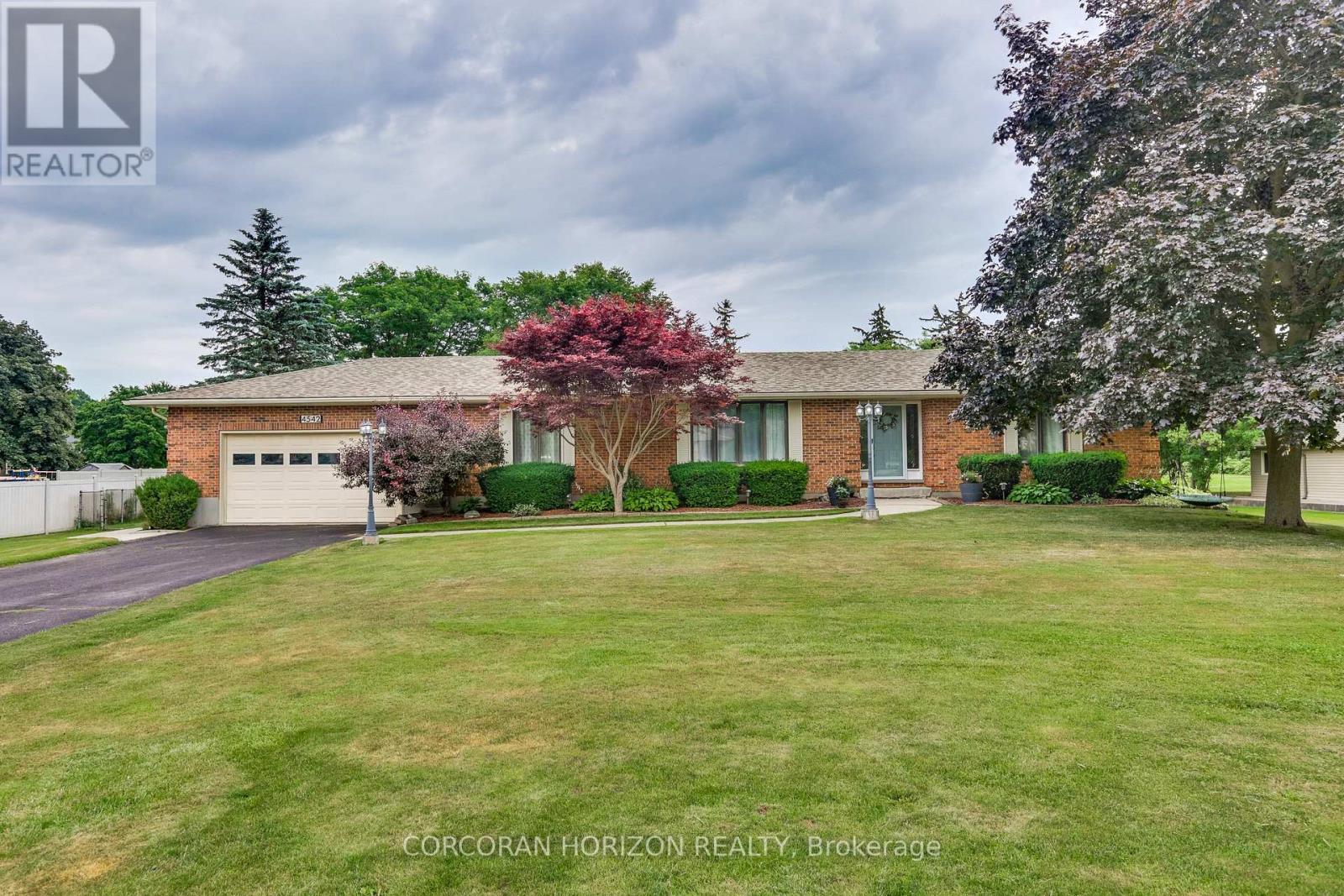 MLS® listing #30005117 for sale located at 4542 AVENUE ROAD