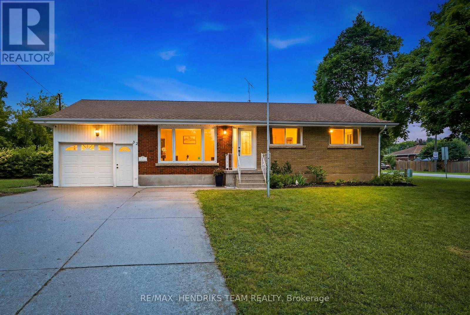 MLS® listing #30006146 for sale located at 32 HANSON DRIVE