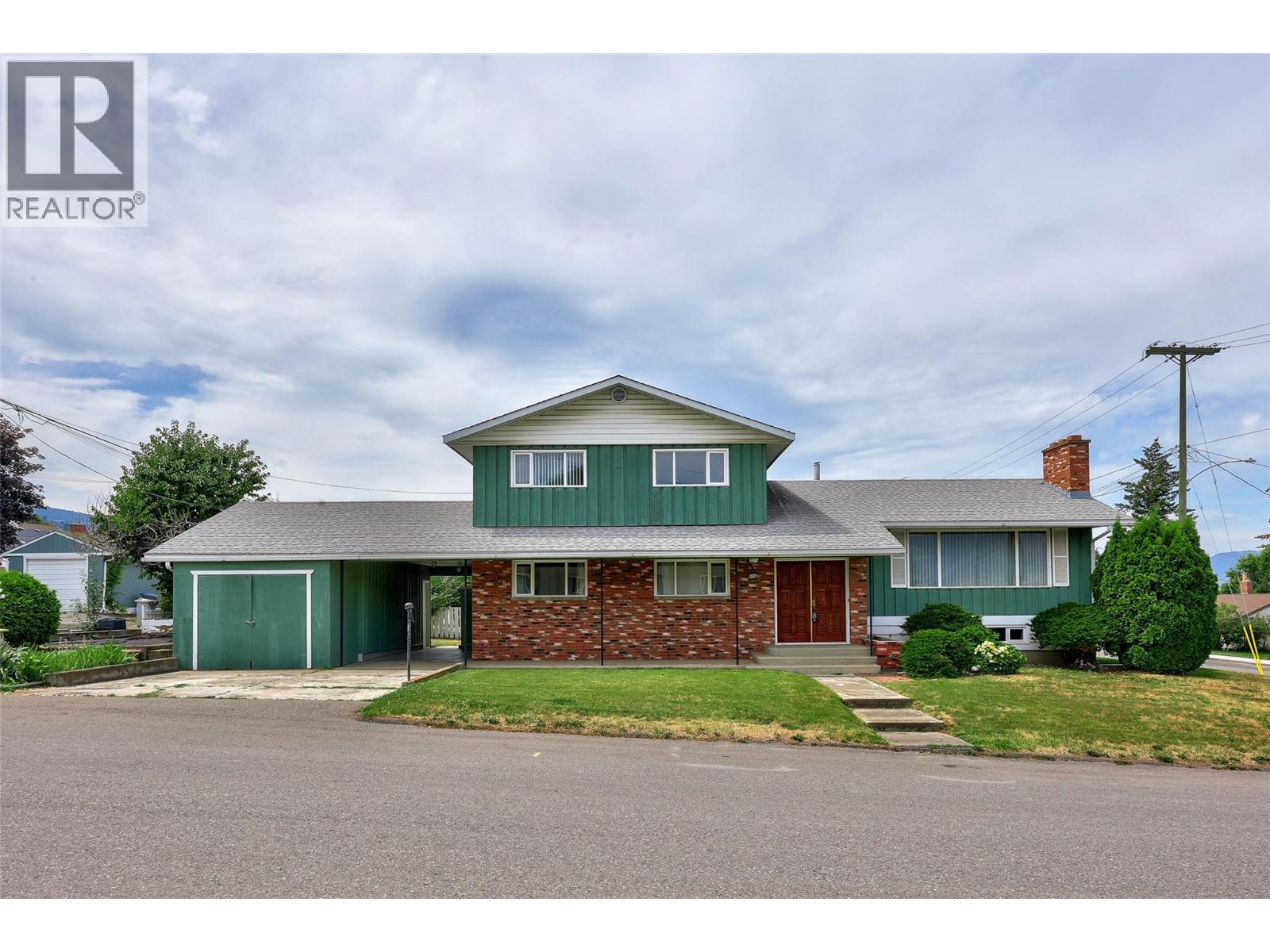 MLS® listing #30008179 for sale located at 650 13th Avenue