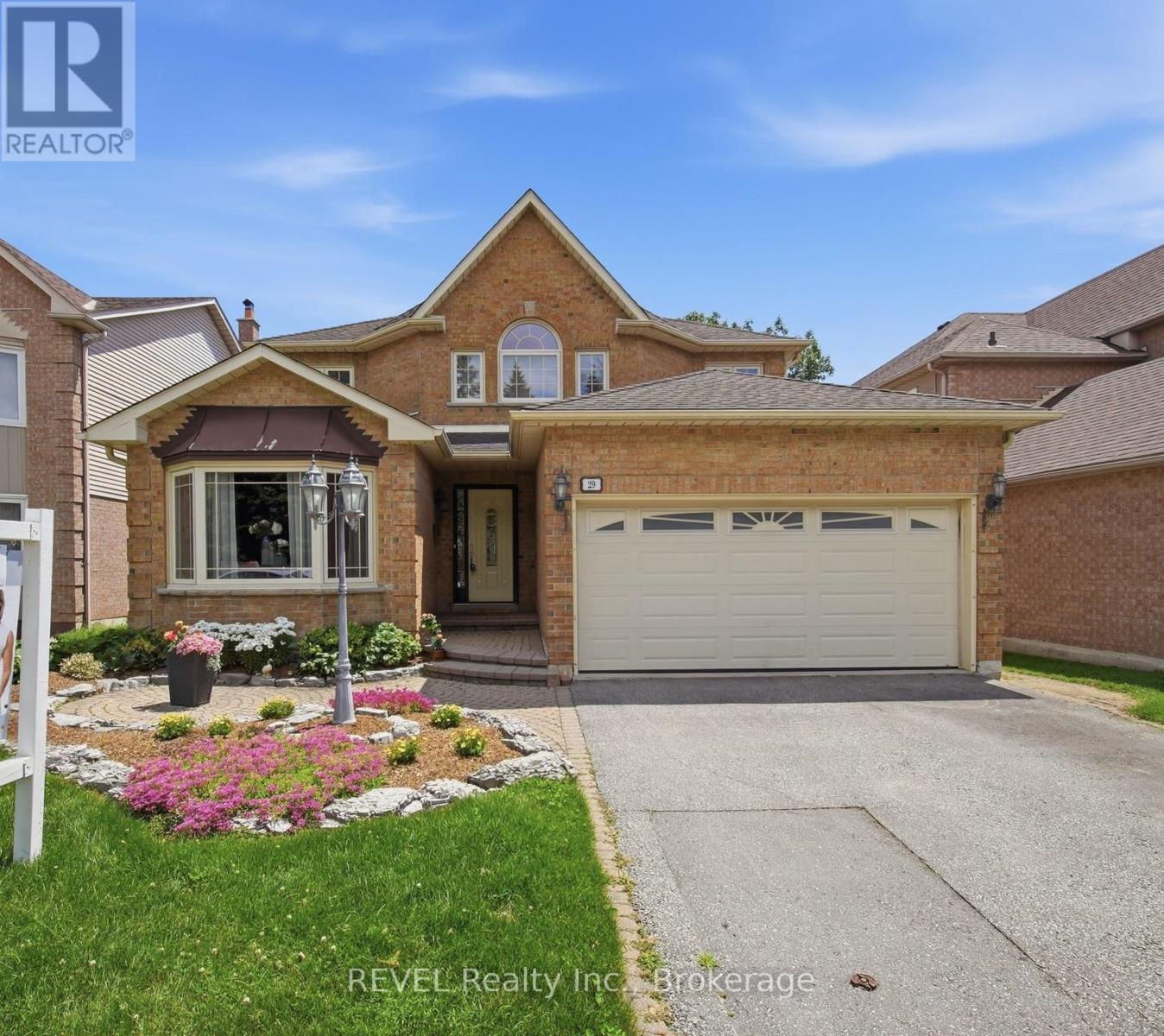 MLS® listing #30010130 for sale located at 29 STRATTON CRESCENT