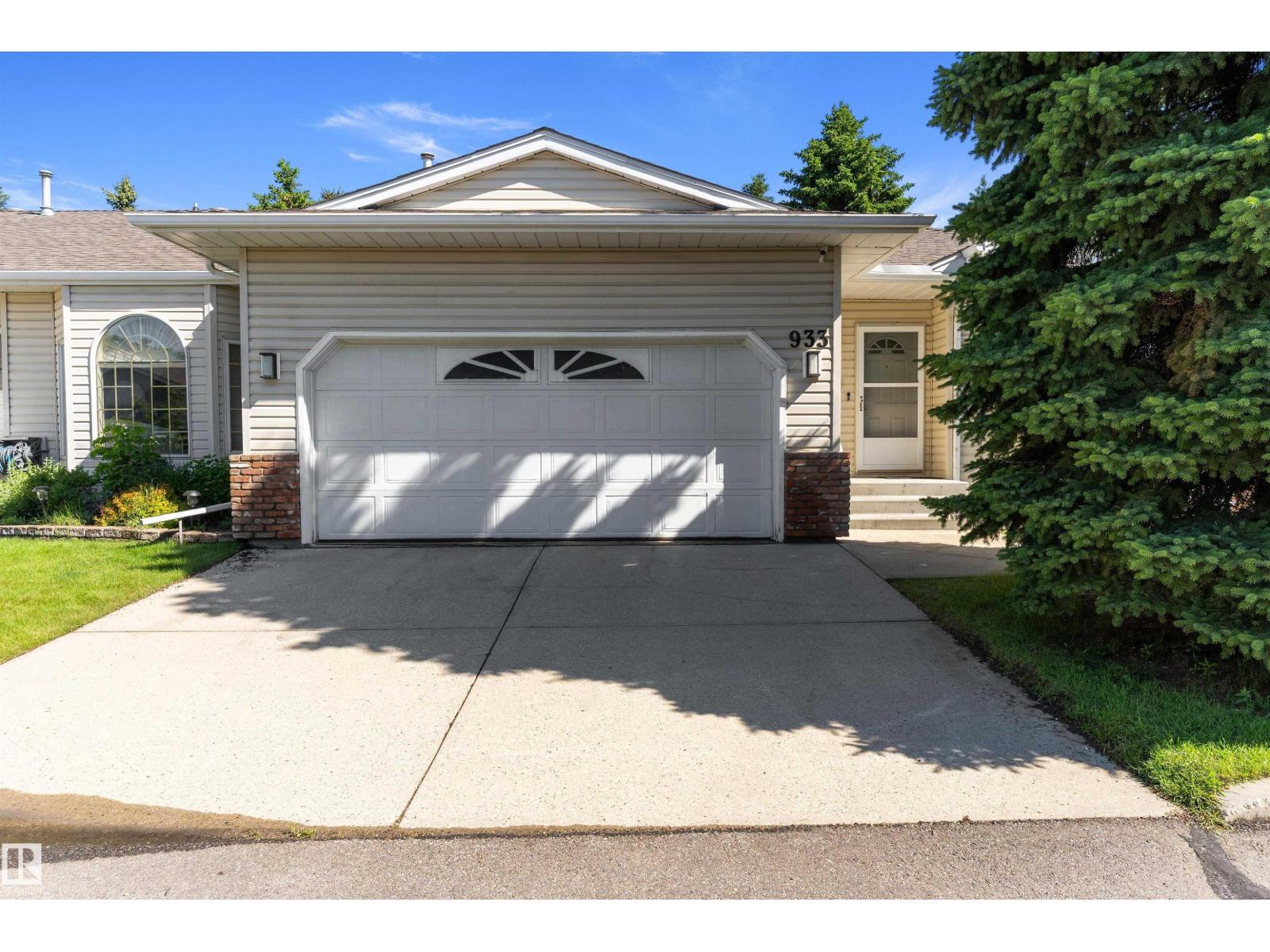 MLS® listing #30011145 for sale located at 933 YOUVILLE DR W NW