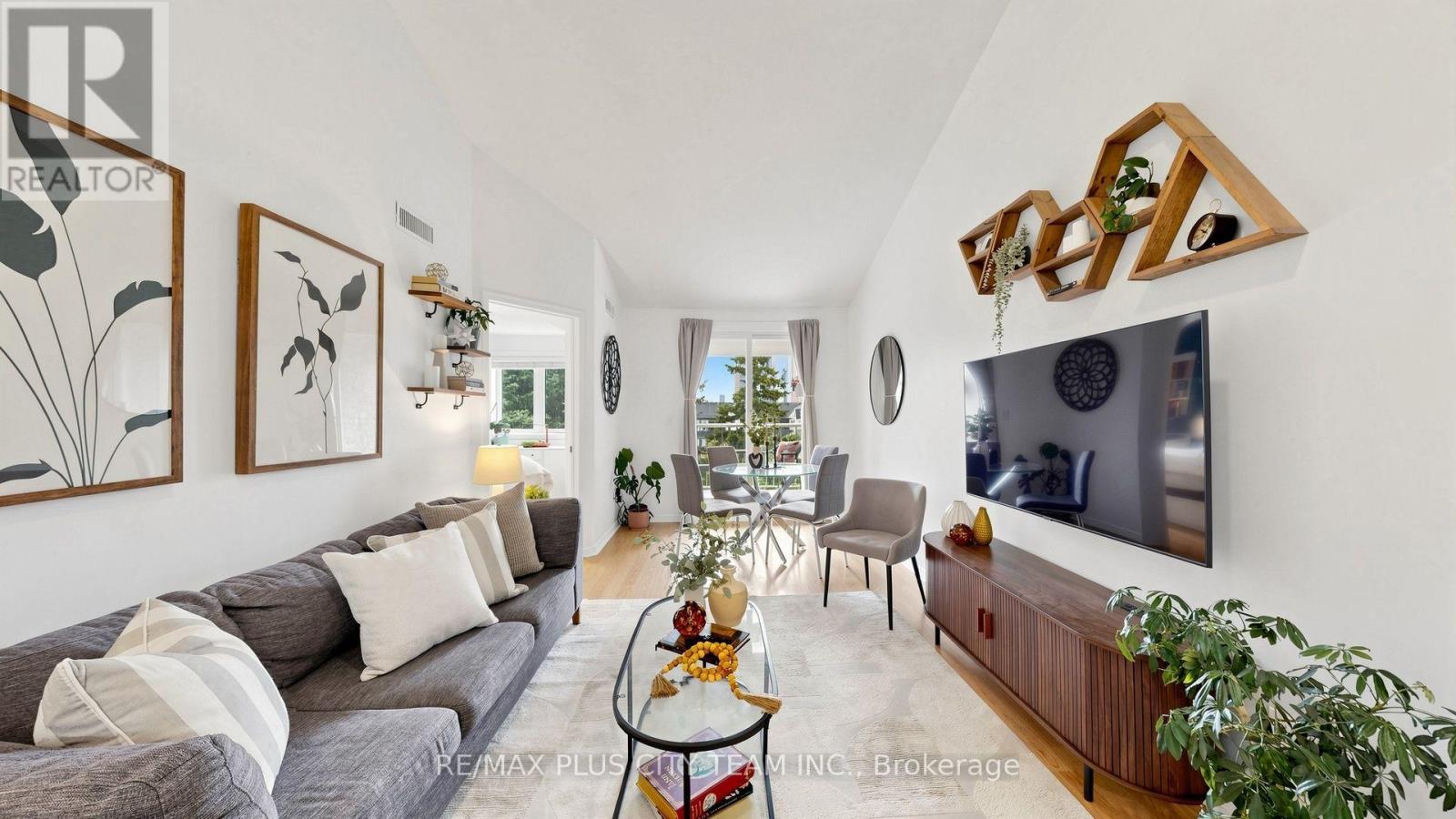 MLS® listing #30011311 for sale located at 111 - 55 BRISTOL ROAD E