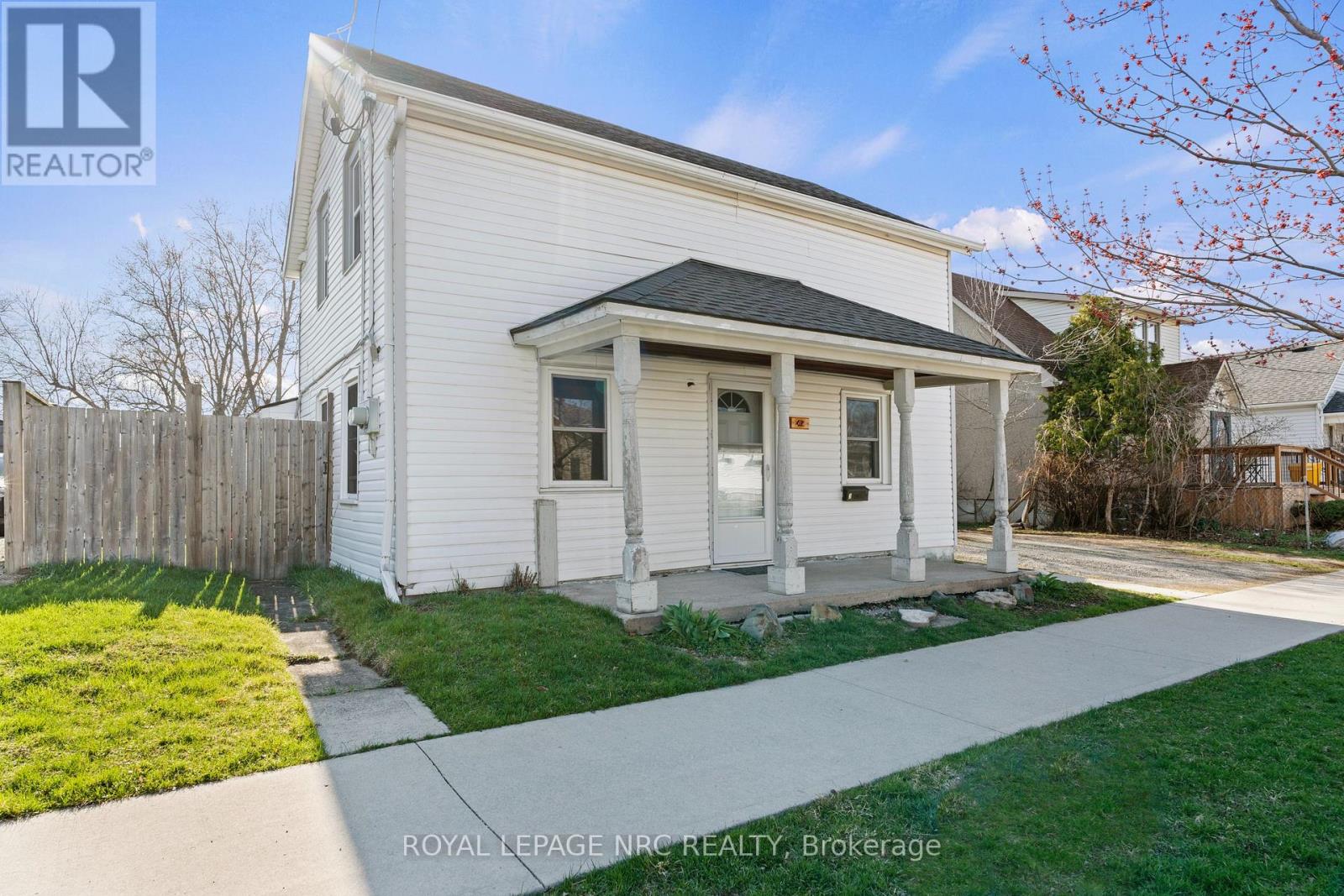 MLS® listing #30011626 for sale located at 42 LEEPER STREET