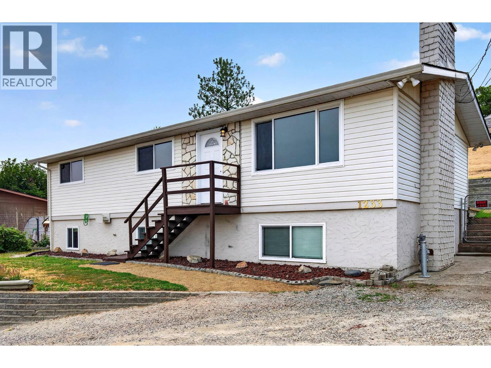 MLS® listing #30012316 for sale located at 1233 FOXWOOD Lane