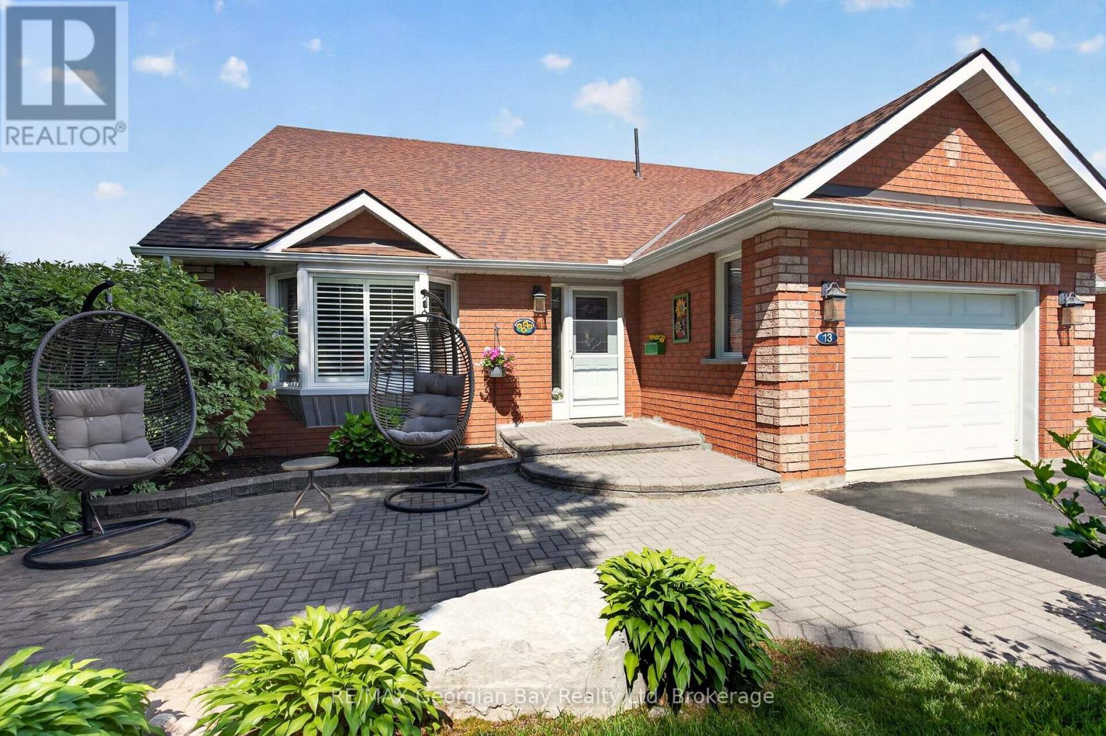 MLS® listing #30012427 for sale located at 13 - 90 BURKE STREET