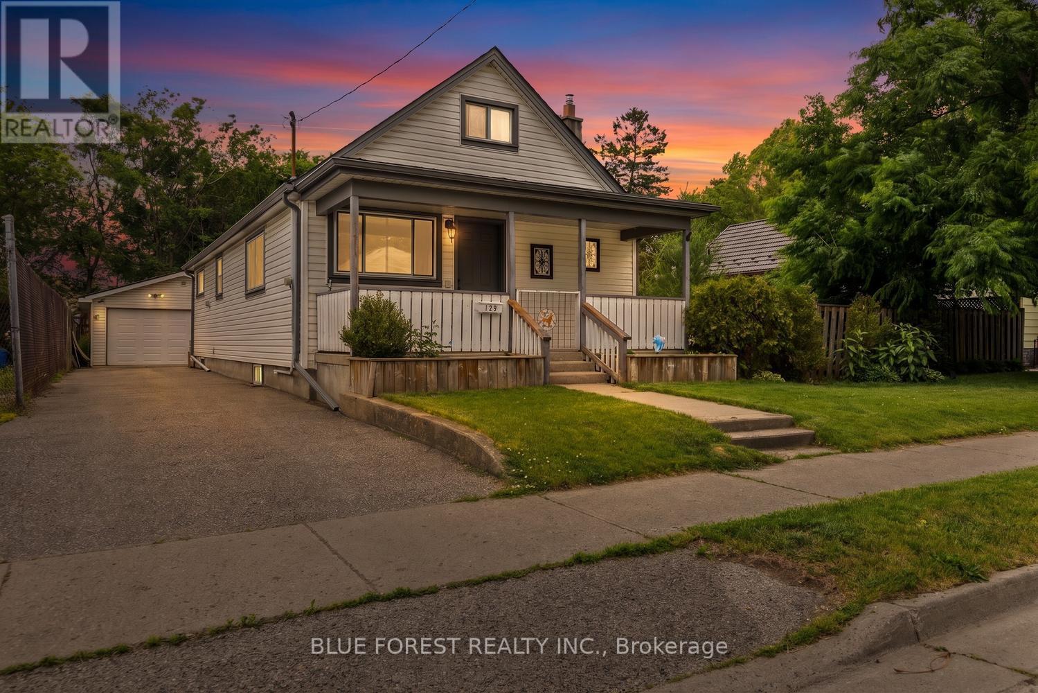 MLS® listing #30012600 for sale located at 129 GILES STREET
