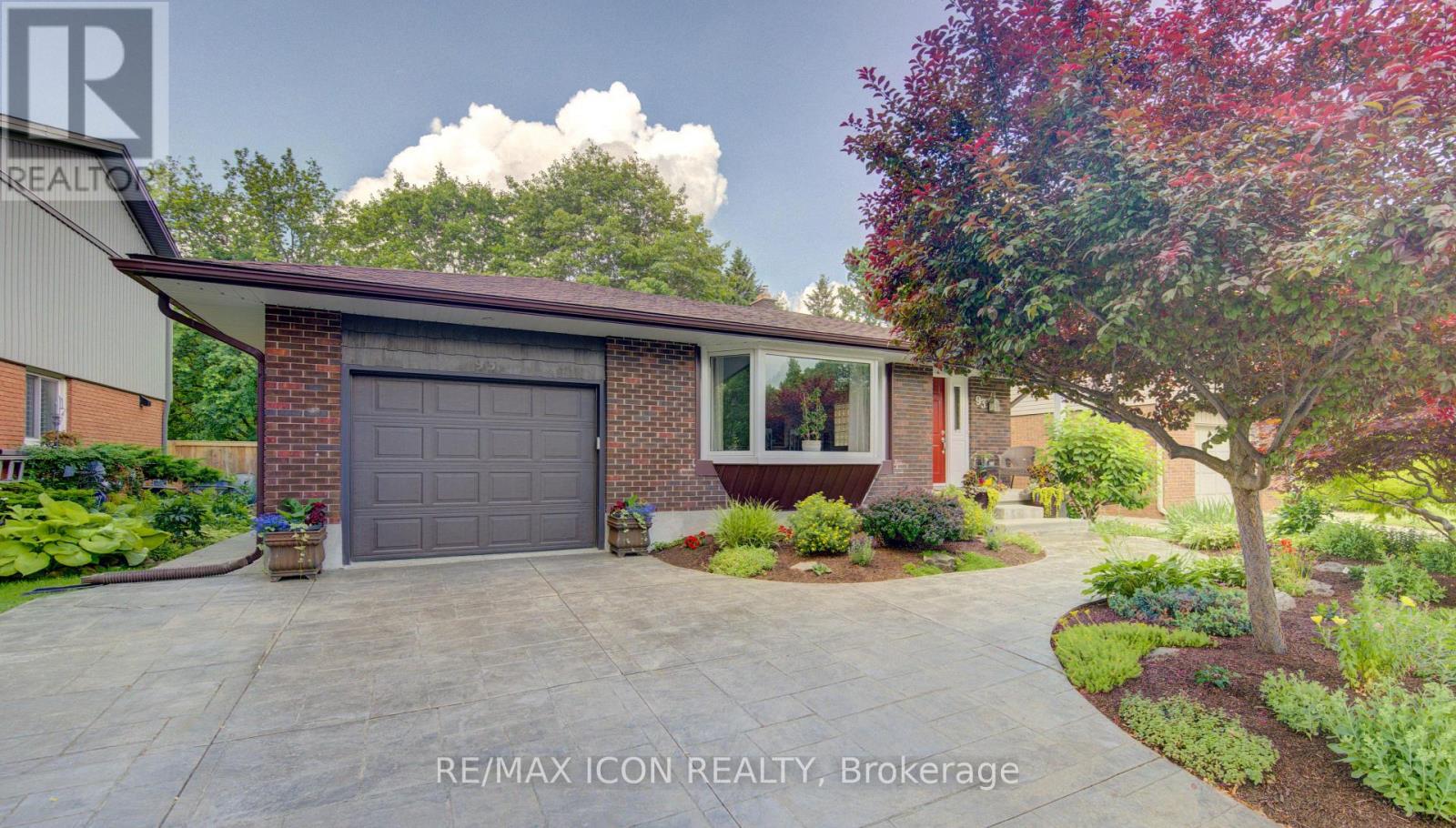 MLS® listing #30015137 for sale located at 93 BRIARGATE DRIVE