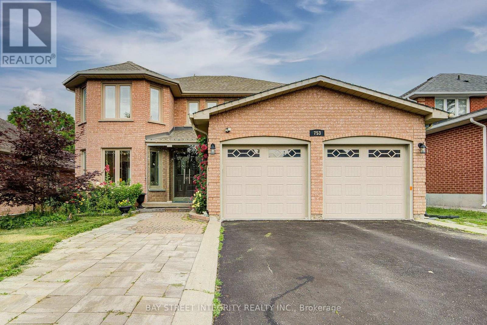 MLS® listing #30015655 for sale located at 753 COLLEGE MANOR DRIVE