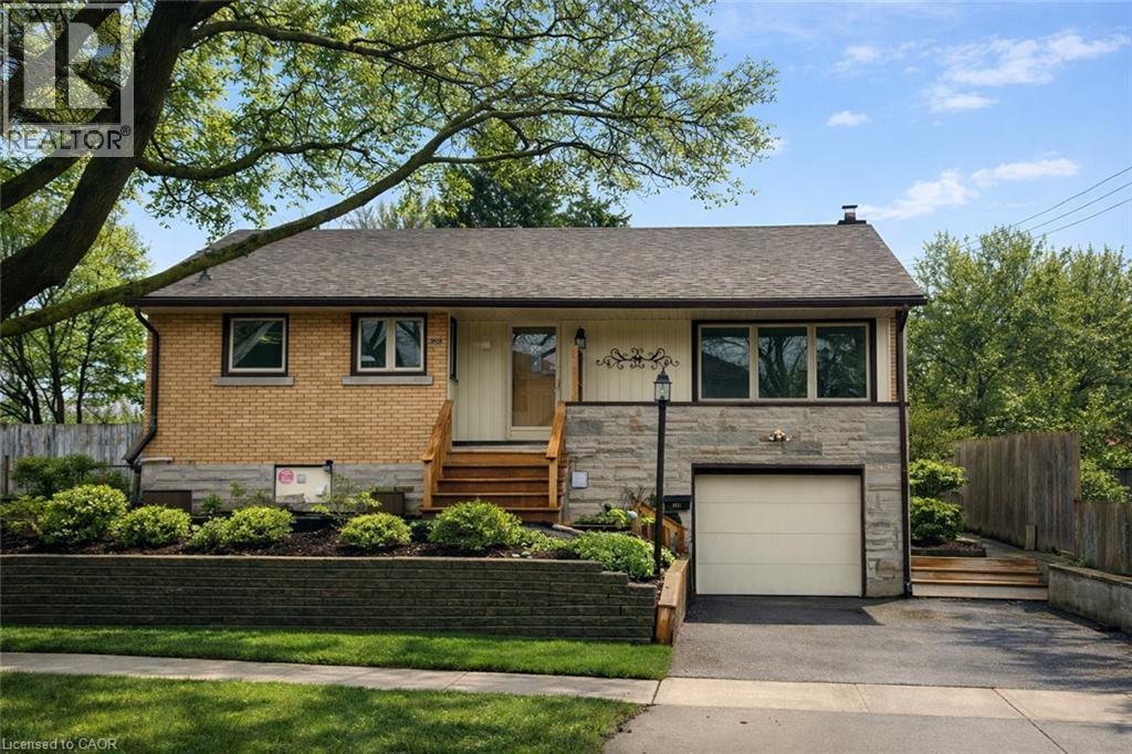 MLS® listing #30015762 for sale located at 148 SIEBERT Avenue Unit# Upper