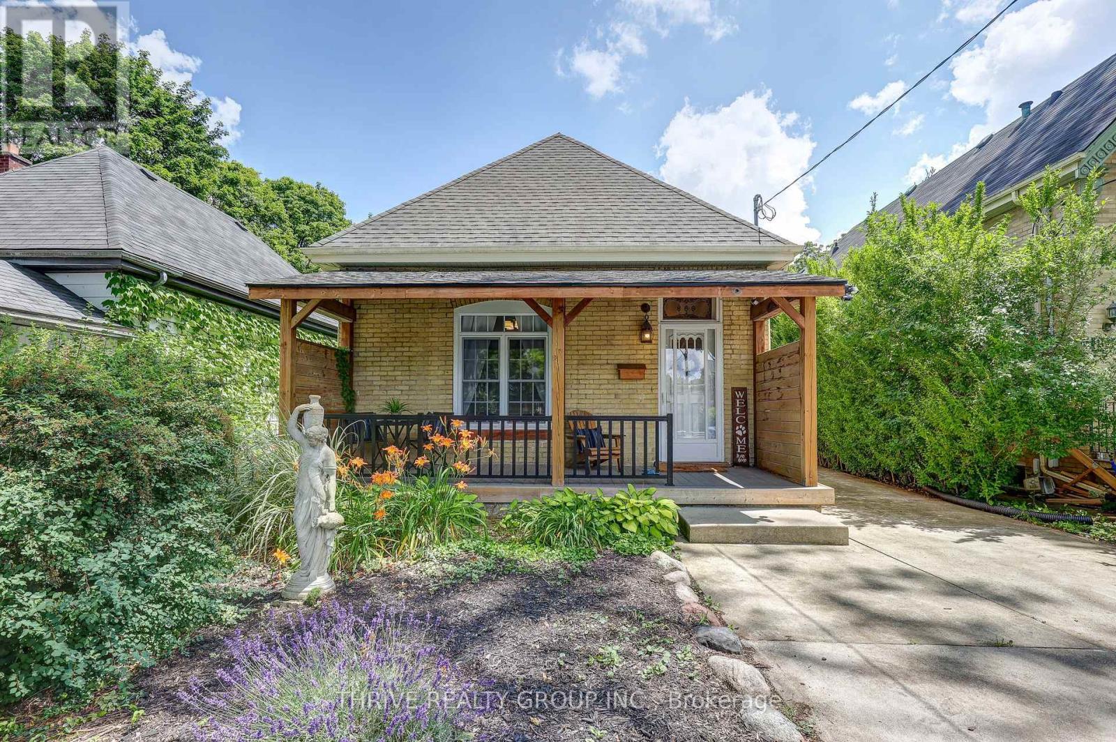 MLS® listing #30015774 for sale located at 866 WILLIAM STREET