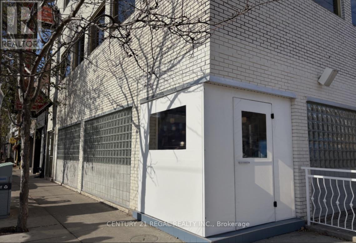 MLS® listing #30016524 for sale located at 802 DUNDAS STREET W