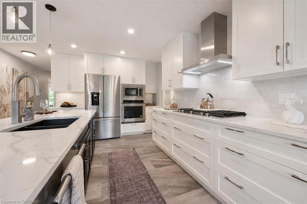 MLS® listing #30016741 for sale located at 33 WATERLOO Street