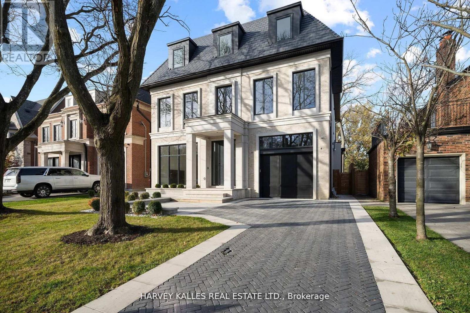 MLS® listing #30017600 for sale located at 370 GLENGROVE AVENUE W