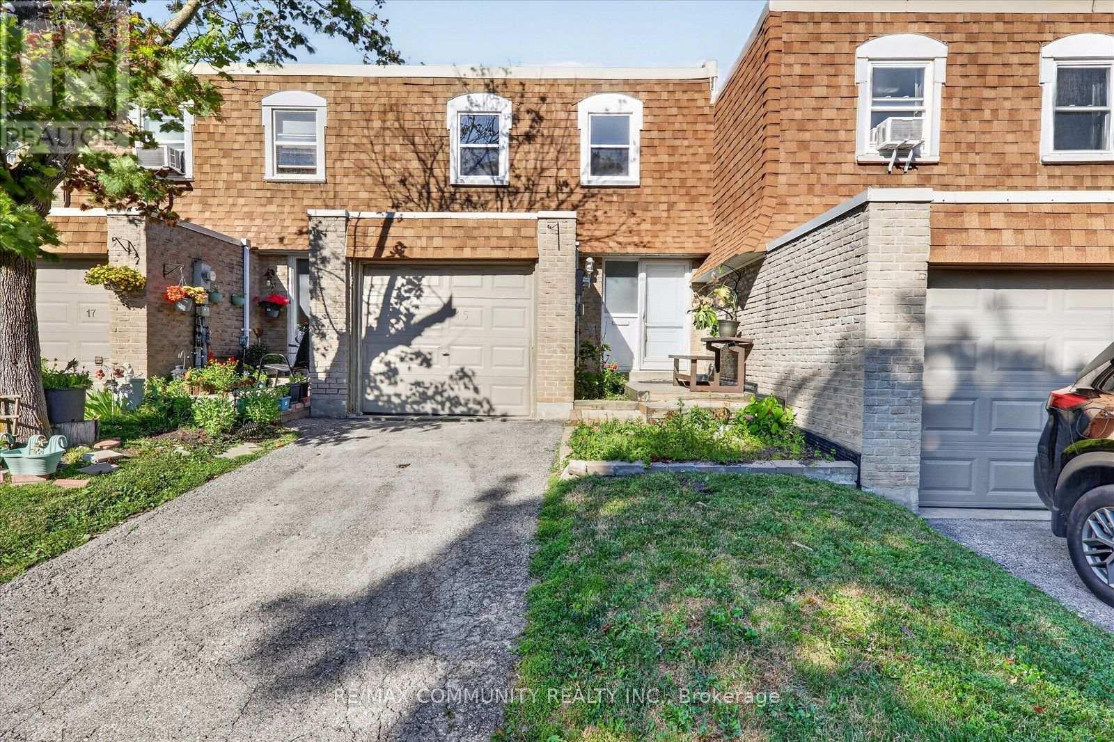 MLS® listing #30017650 for sale located at 15 - 850 HUNTINGWOOD DRIVE