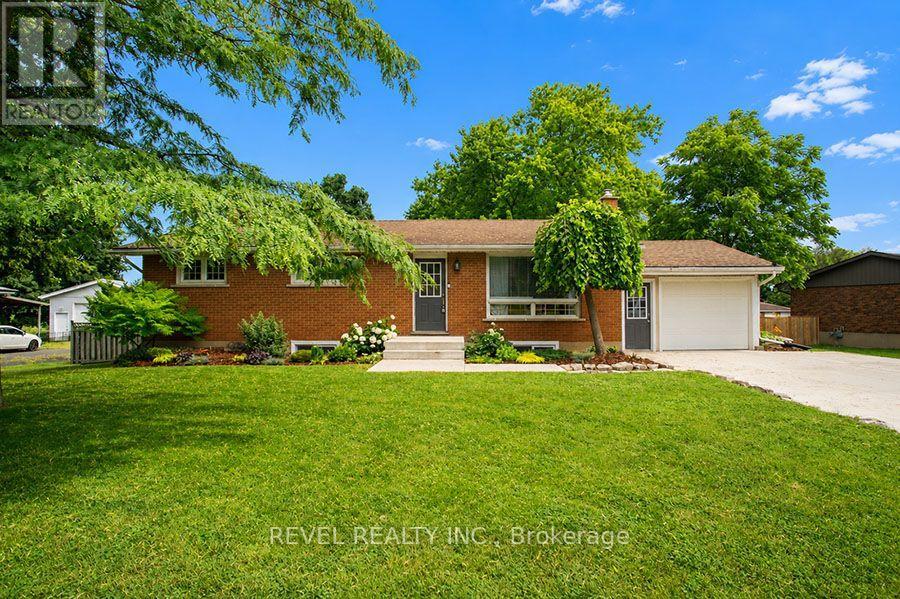 MLS® listing #30018007 for sale located at 41 PINEHILL DRIVE