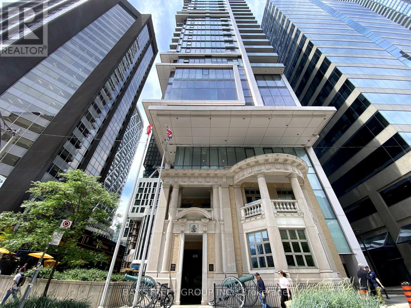 MLS® listing #30021352 for sale located at 2708 - 426 UNIVERSITY AVENUE
