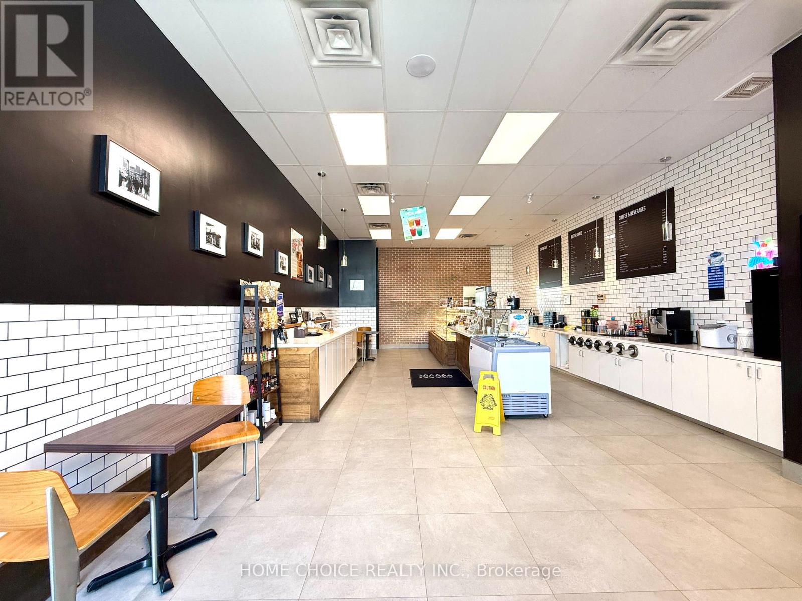 MLS® listing #30021435 for sale located at #3 - 3220 MONARCH DRIVE