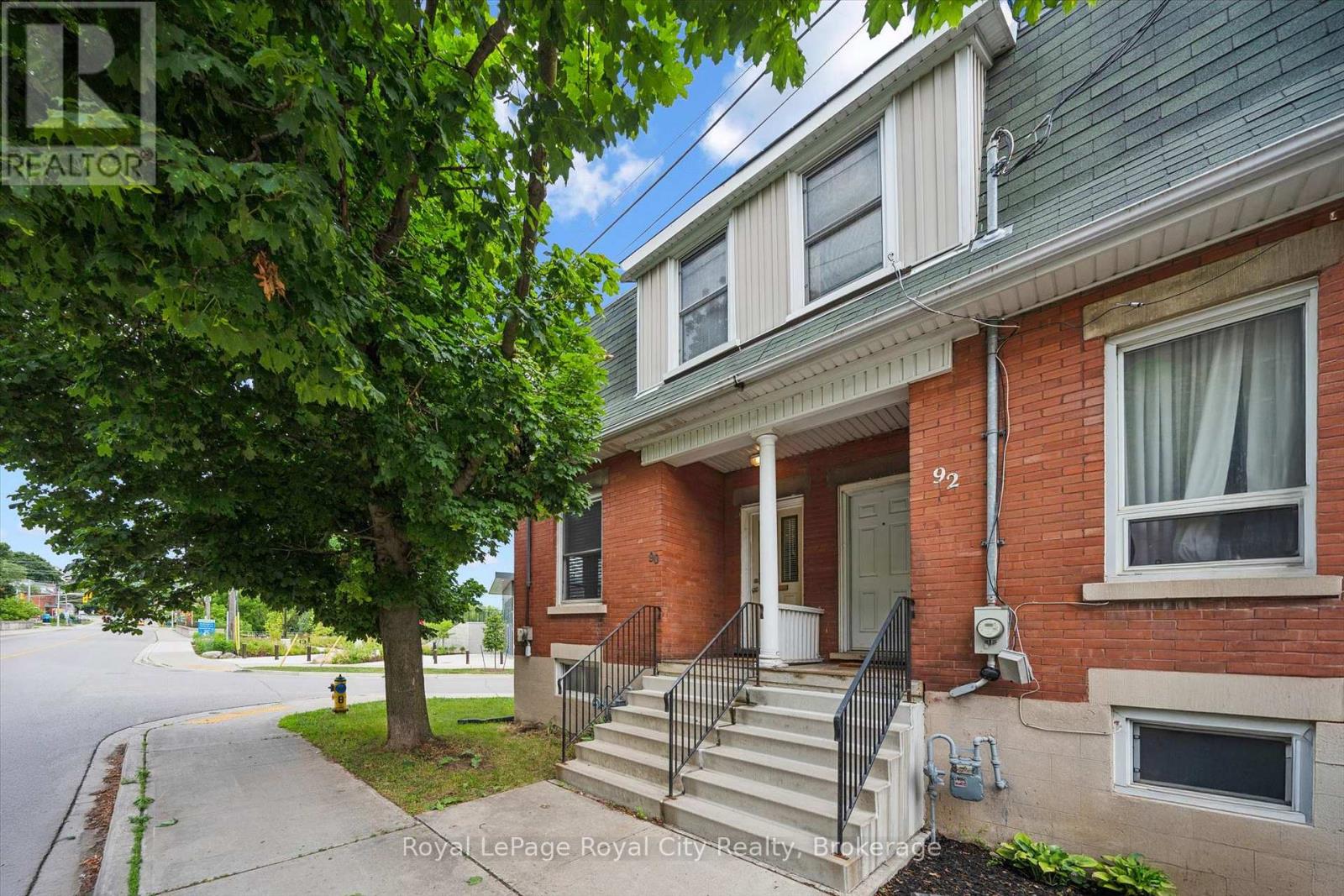 MLS® listing #30021473 for sale located at 90 NEEVE STREET
