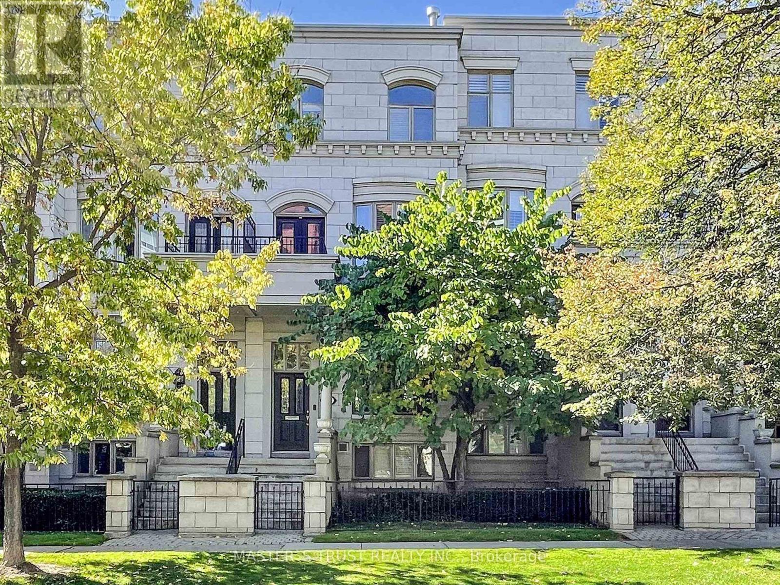 MLS® listing #30021605 for sale located at 11 - 260 RUSSELL HILL ROAD