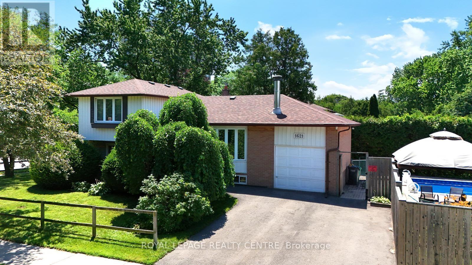 MLS® listing #30021796 for sale located at 1621 HOBBS CRESCENT