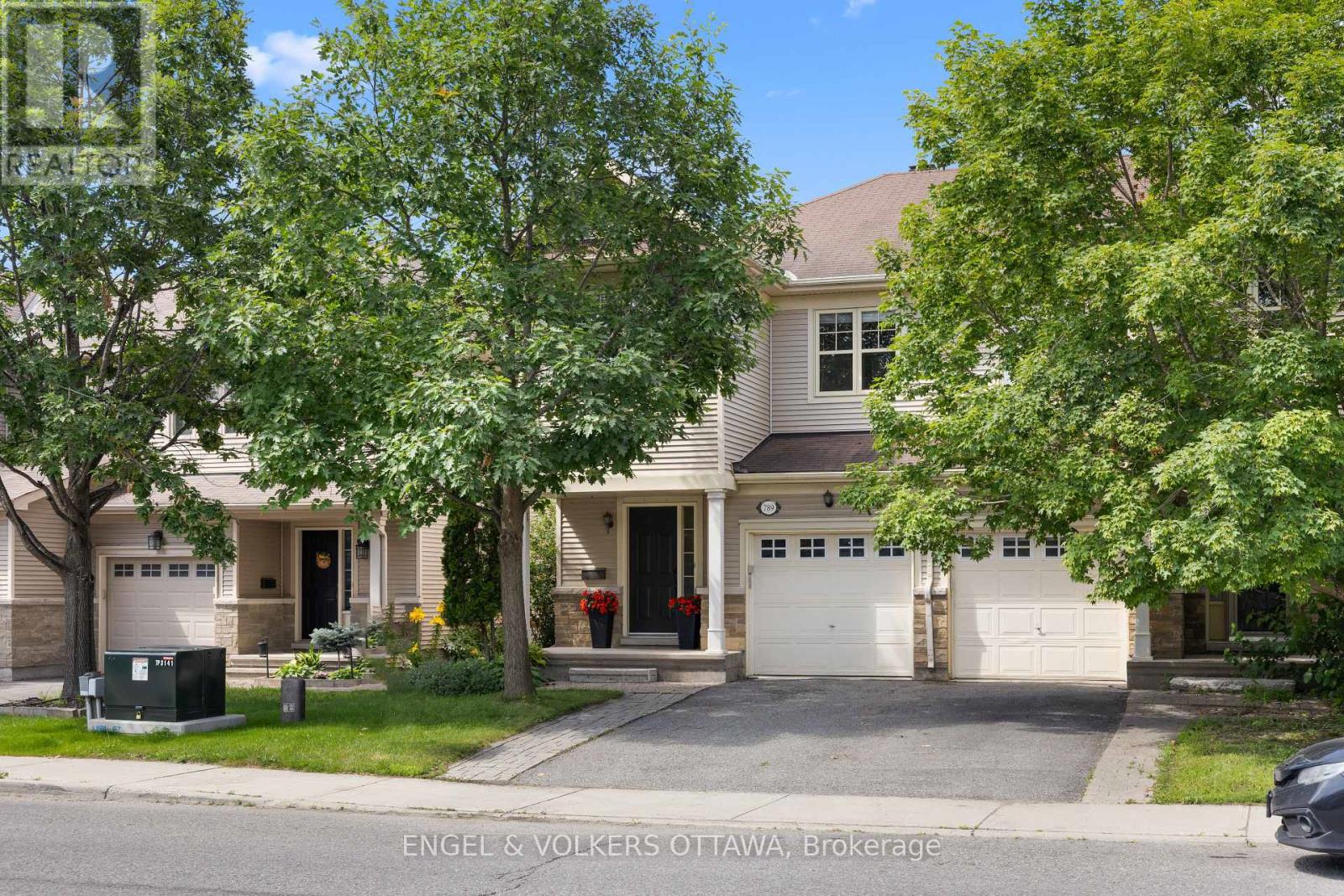 MLS® listing #30022911 for sale located at 789 COBBLE HILL DRIVE