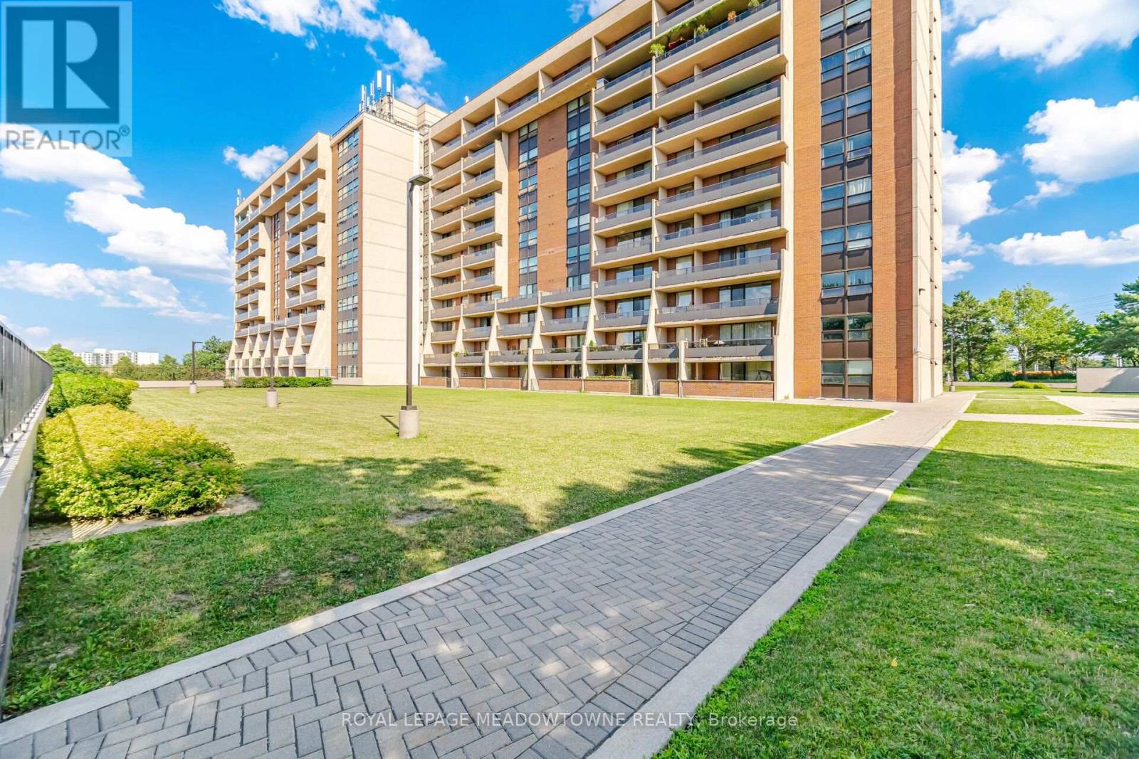 MLS® listing #30023130 for sale located at 501 - 2929 AQUITAINE AVENUE